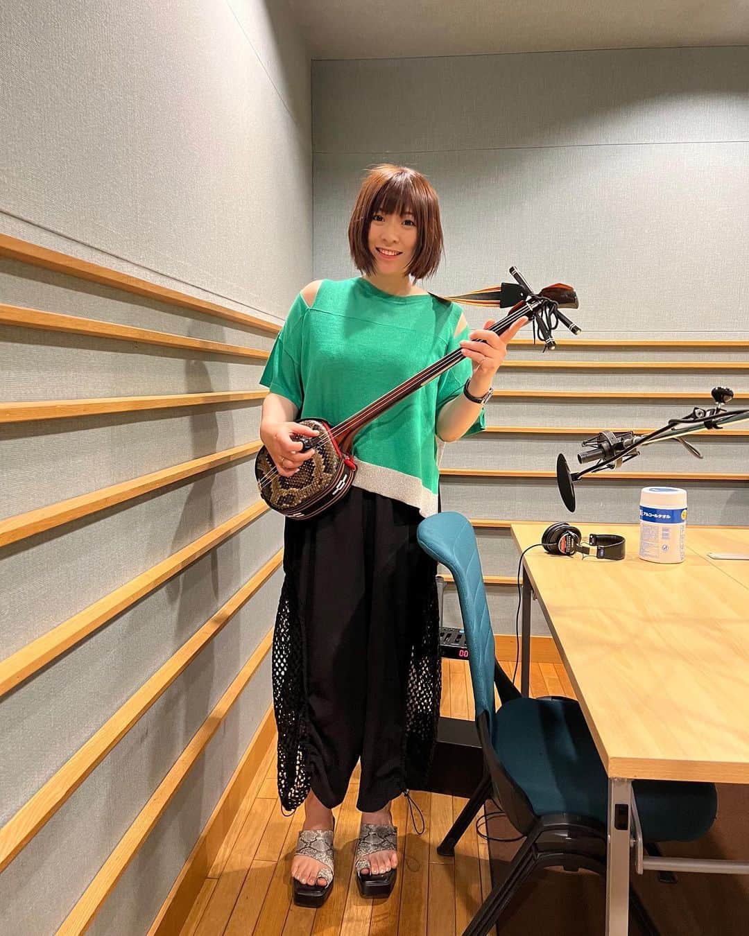 鈴華ゆう子のインスタグラム：「今日はラジオ収録でした！三線弾き語りしたからオンエア聴いてねー(*´ω｀*)夏になると沖縄がなお恋しい。。。 和楽器バンドレコーディングの裏側なんかも話してます。 リスナーのみんないつも投稿沢山本当にありがとう！  #日本が好きになっちゃうラジオ  #鈴華ゆう子  #鈴華ジャパン  #和楽器バンド」