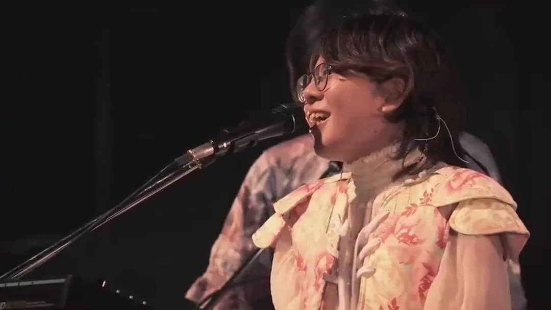中村佳穂のインスタグラム：「中村佳穂 TOUR ✌︎ NIA・near ✌︎ 全国ホールツアーチケット発売中！  詳細/申込みはこちらのURLもしくはプロフィールのリンクから✨ https://lit.link/kahonakamura  09/14(水)東京・J:COMホール八王子 09/19(月・祝)福岡・国際会議場(メインホール)  09/22(木)岡山・倉敷市芸文館  09/27(火)宮城・トークネットホール仙台 09/29(木)北海道・札幌市教育文化会館  10/05(水)愛知・芸術劇場 大ホール  10/07(金)東京・昭和女子大学人見記念講堂 *THANK YOU SOLD OUT! 10/27(木)大阪・フェスティバルホール  指定席 ¥6,500 高校生以下学割指定席 ¥5,500」