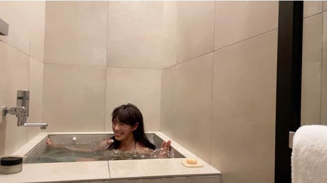 わちみなみのインスタグラム：「@saunatherapy_tokyo  YouTubeアップしました✨  ホテルスパ風の女性専用サウナ🌿 水風呂も大きくて、ゆったり。  ぜひ行ってみて！  #sauna #サウナ #貸切サウナ」