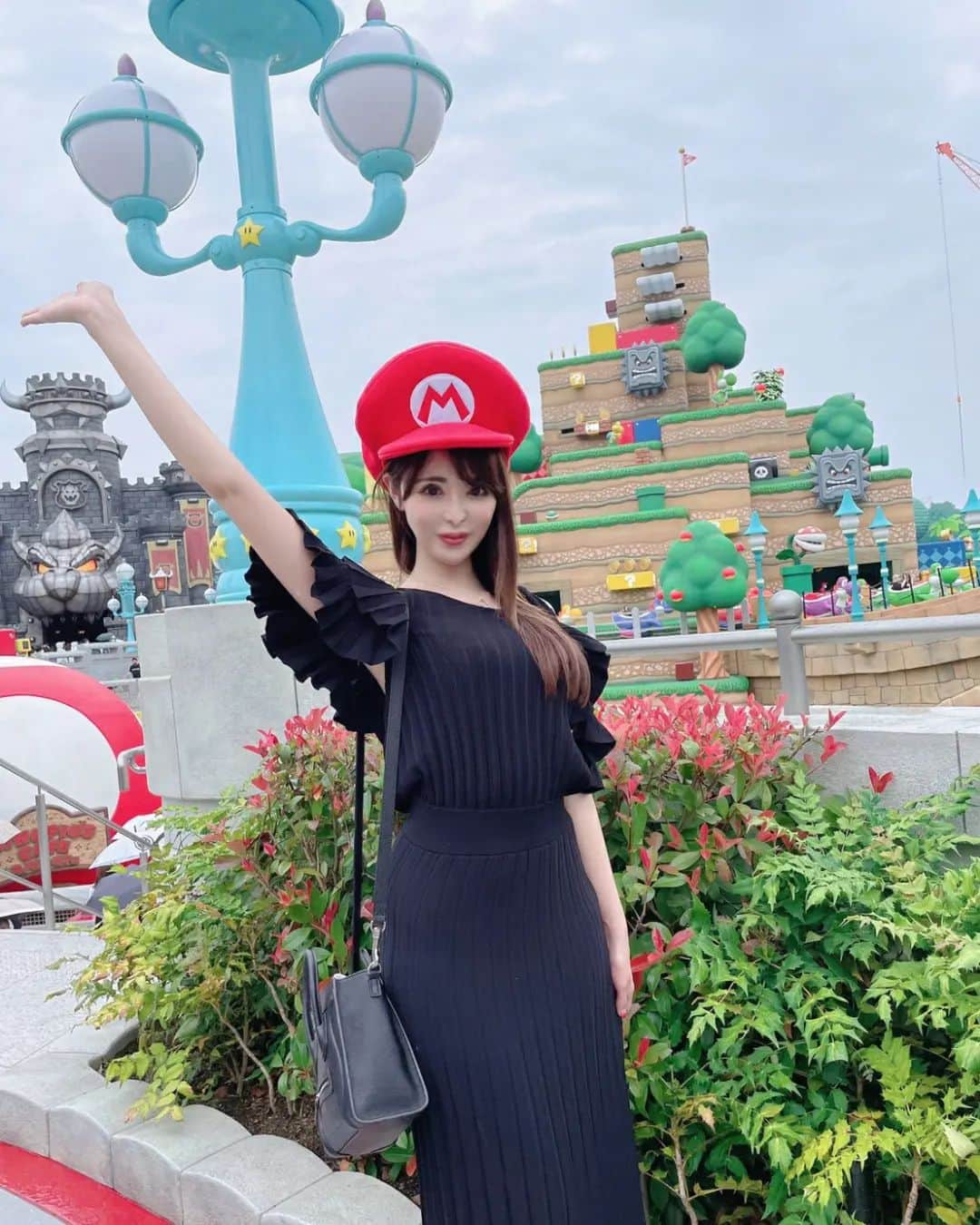 桃瀬えりなのインスタグラム：「任天堂ワールド❤⁡ ⁡マリオお帽子だから、写真いっぱい撮りました📷⁡ ⁡雨だったけど、頑張った👸 ⁡ヨッシーアドベンチャーリベンジしたよ💕⁡ ⁡(前回どしゃ降りで乗れなかったの🥺)⁡ ⁡⁡ ⁡⁡⁡⁡ ⁡#universalstudiojapan⁡ ⁡#follow⁡ ⁡#followme⁡ ⁡#大阪⁡ ⁡#ユニバーサルスタジオジャパン⁡ ⁡#任天堂ワールド⁡ ⁡#マリオ帽子⁡ ⁡#マリオカート⁡ ⁡#ヨッシーアドベンチャー⁡ ⁡#桃瀬えりな」