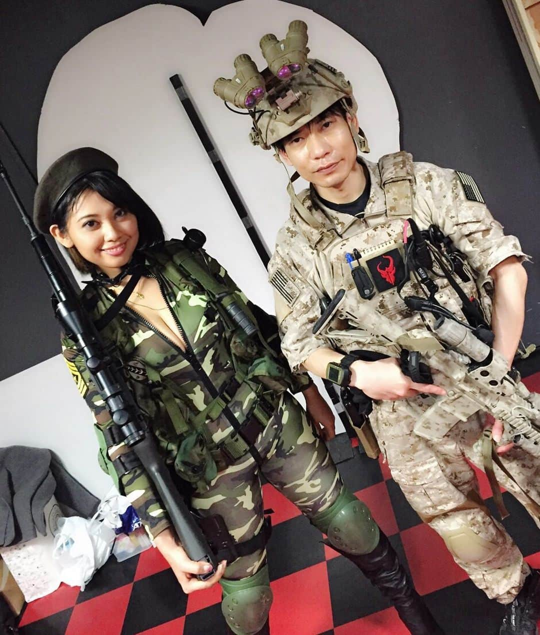 叶ここのインスタグラム：「明日はPEACE COMBAT GAMEで占いブース出店します🔮✨  イベント特別料金で、通常よりかなりお安く占いができます🤗  インパルスの板倉さんがピスコンの表紙に初めてなった号が、私の連載スタート号なのです💓✨  明日お待ちしておりまーす🙌✨  @peacecombat_magazine  #peacecombat  #サバゲー #サバゲー女子  #エアガン #airsoft #airsoftgun #airsoftwar #airsofter  #japanesegirl #占い　#占い師」