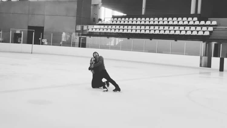 三浦璃来のインスタグラム：「Short program ✅  Long program almost ✅   写真:ショート 動画:フリー  動画2は イーグルの後、龍一くんを後ろから優しくハグするようにと先生に言われたのですが、どうしたらいいか分からず とりあえず後ろからハグしに行った動画です(笑)  #木下グループ  #skateoakville  #山一ハガネ」