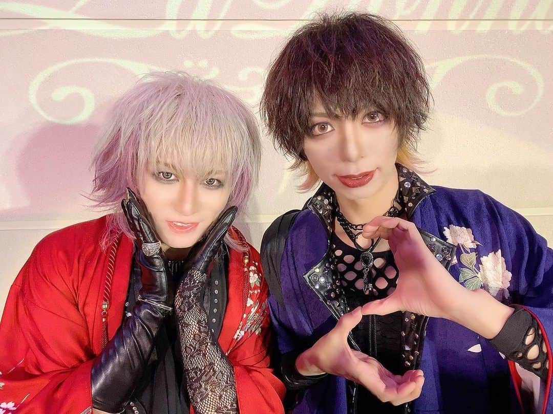 のインスタグラム：「6/11 原宿La Donna  YSリーグ  1部「Yリーグ」 01 トレゾア 02 ソプラノ 03 Sunday Driver 04 Love you song 05 ドライフラワー / 優里 06 HERO / Mr.Children 07 雨音のワルツ 08 その手に残るボク 09 離れた時に愛は 10 キボウノカケラ〜Shiny Days〜  2部「Sリーグ」 01 超過激愛歌 02 その手に残るボク 03 Sunday Driver 04 怪物/YOASOBI 05 Love you song 06 離れた時に愛は 07 カゾエウタ。 08 HEAVEN'S PLACE/Janne Da Arc 09 トレゾア 10 ソプラノ  #hero #daizystripper #ysリーグ #sarshi #夕霧 #原宿ladonna」
