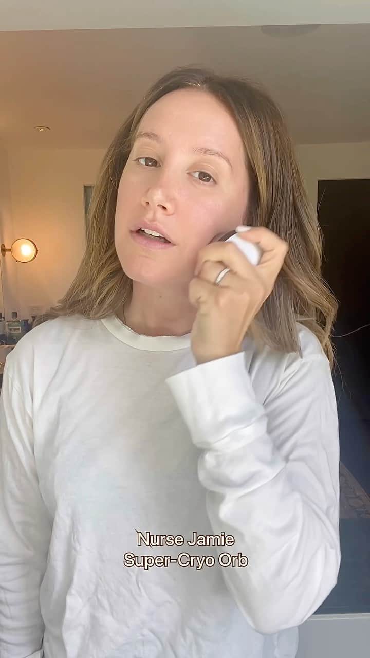 アシュレイ・ティスデイルのインスタグラム：「A little morning skincare ritual to start the day ✨☀️」