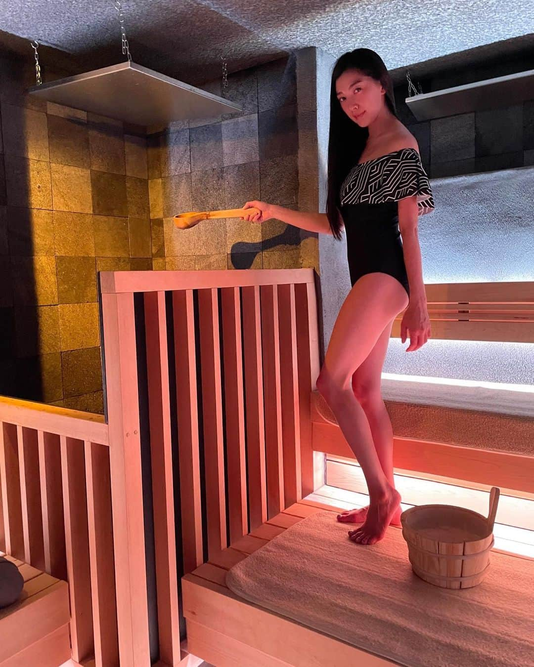 松野井雅（原紗央莉）のインスタグラム：「▼Private Lounge Sauna the S @sauna_the_s   男女共用水着で入れるサウナ こんなふうにもっと増えたら良いな😚  🚿🪴🌿🌃🍸  ・ ・ #S #六本木 #港区 #会員制 #男女共用 #lounge #luxury #プライベートサウナ  #privateplace #urbanresort #東京サウナ #サウナ #サウナー #サウナ女子 @misaki_saunner_  #sauna #saunner #ttne #löyly #ロウリュ #ととのった #サ活 #サ道 #サウナイキタイ #サウナ好き #サウナ好きすぎ #サウナ好きと繋がりたい #サウナ好きな人と繋がりたい  #フィンランドサウナアンバサダー #finlandsaunaambassador #松野井雅サウナ部」