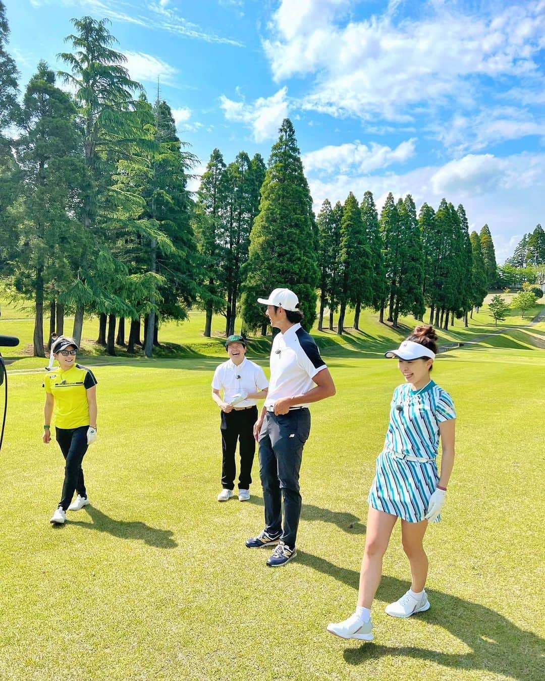 萩原菜乃花のインスタグラム：「今日はホトオープン3週目です⛳️  徐々に点差を詰められてるゴルフ部チーム🥺 成田プロのショットを間近で見られて かなり勉強になっております🤤👏💗  📺BSジャパネクスト 毎週日曜 21時〜「ホトオープン」  アプリ つながるジャパネットでは 見逃し配信もあるのでぜひ見てね♥️  #ホトオープン#bsジャパネクスト#蛍原徹 さん#斉藤和巳 さん#成田美寿々 プロ#ゴルフ#ゴルフ番組#ゴルフ女子#ゴルフ男子#収録#対戦#千葉国際カントリークラブ#ゴルフウェア#ゴルフコーデ」