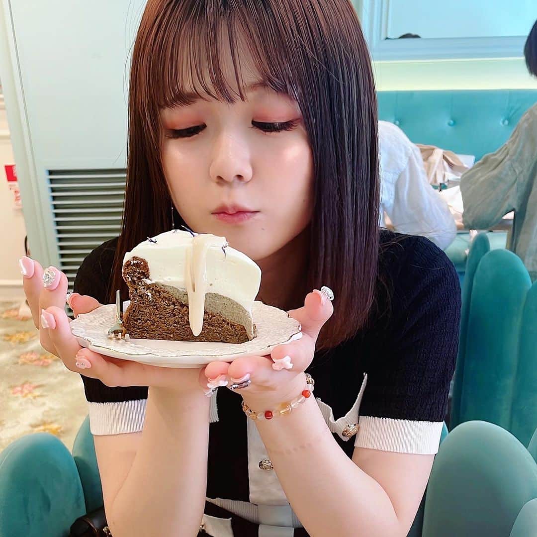 星野にぁさんのインスタグラム写真 - (星野にぁInstagram)「ケーキを見つめる女 #ケーキ #東京カフェ」6月12日 18時30分 - hoshinia621