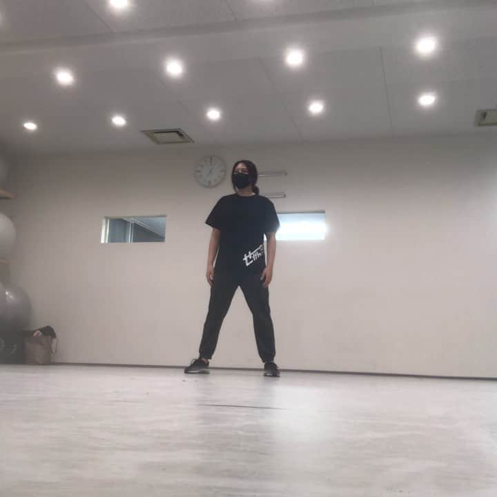 のインスタグラム：「バタバタした時期が過ぎて 少しダンスの雰囲気も変えてみたくなった。 シンプルな振り付けを感情を込めて踊る練習。  #funny #zedd #jasmine  #cool #girl #ダンス #dance #dancer #セクシー #ボディラン #女子力up #sexygirl #sexy #脚 #自分磨き #バランス #体幹　 #selfie #happy #instagood #style #l4l #ff」