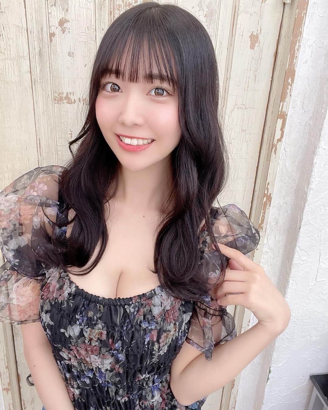 天羽希純のインスタグラム：「おはよん☀️  沖縄最終日〜🌺🌴  #私服 #夏服コーデ #ヘアアレンジ #アイドル #グラビア #gravure #コスプレ #撮影会 #cosplay #被写体 #谷間 #フェチ」