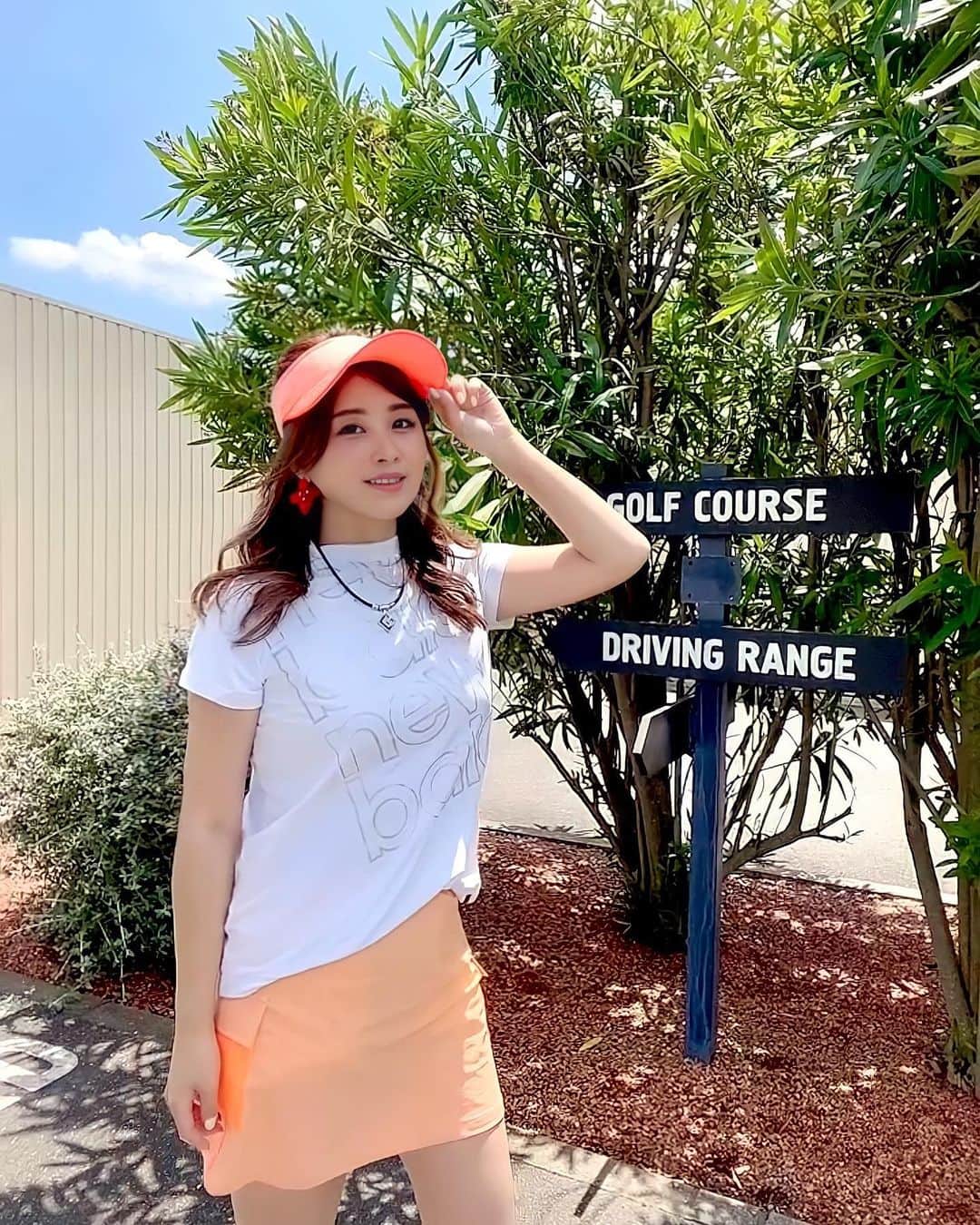 mikaのインスタグラム：「♥︎︎∗︎*ﾟ @newbalancegolf_japan コーデ☺︎ ． ． ニューバランスのコンペだったから 全身揃えてみたよ✨ このオレンジ初挑戦だったけど カラーが絶妙でお気に入り🧡 ． ． ． ． #ニューバランス #ニューバランスゴルフ #newbalance #newbalancegolf #ビタミンカラー #オレンジ #🧡 #好き #ゴルフ #golf#ゴルフ女子 #golfgirl #골프여자 #女子ゴルフ #golstagram # #golflove #ゴルフ好き #ゴルフ最高 #ゴルフ上手くなりたい #みかゴルフ #mikagolf #高尔夫 #golfgirl #골프여자 #ゴルフウエア #ゴルフコーデ #インスタゴルフ女子 #ゴルフ男子 #ゴルフ好きな人と繋がりたい #ゴルフ女子と繋がりたい #越谷ゴルフクラブ」