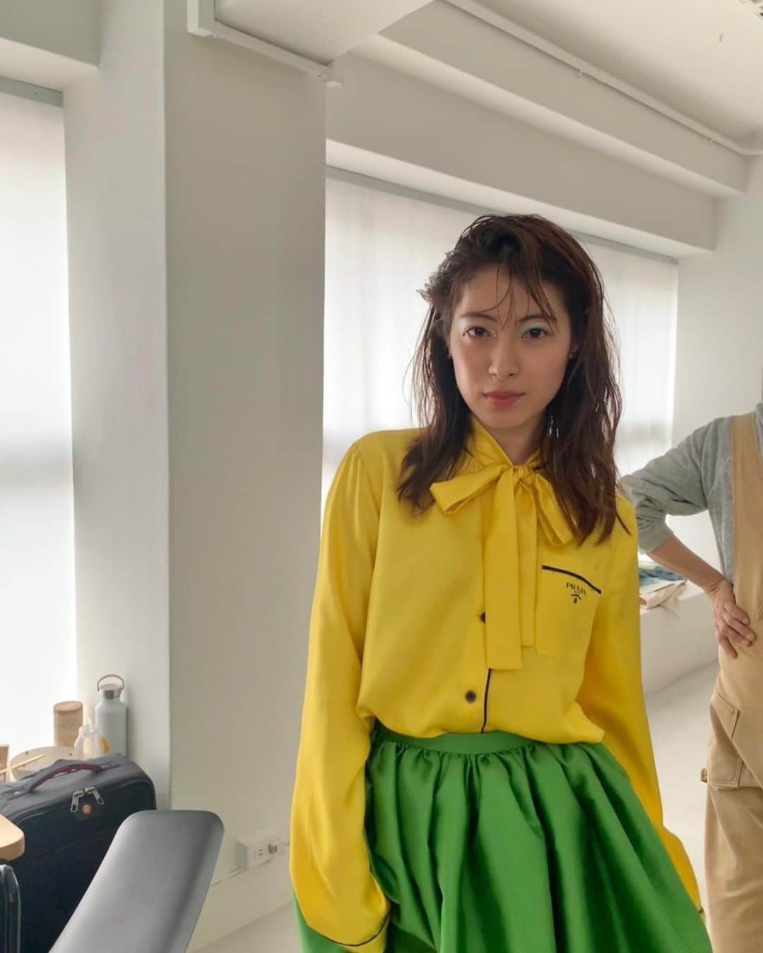 瀧本美織のインスタグラム：「🟡FASHION PICK🟢🟠 とてつもなく心躍る楽しい撮影でした！ ビタミンカラーは元気でますね🤗  @tisch___   @megumi.isaka   @kotaro_s.o.h   @kie_0   @inrededitor  皆さんありがとうございました✨✨✨  #prada」