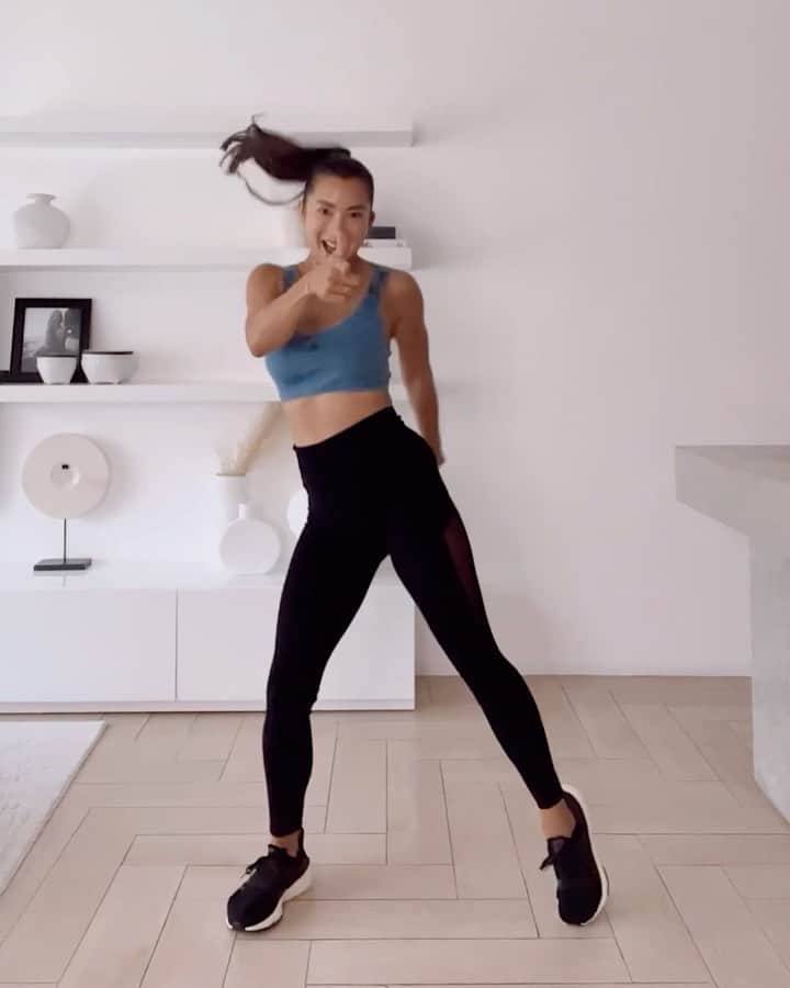 Jennifer Bachdimのインスタグラム：「Hi guys!  I am so happy to announce that I have a workout challenge for you guys to join and get a chance to win a special workout starter kit from @bliblifashion_id ! . .  Caranya gampang banget lho! 1. Remake video workout aku ini dengan versi kalian! 2. Upload video workout versi kalian dengan hashtag #HealthyInsideandOutside 3. Follow & Tag @bliblifashion_id @bliblidotcom & @jenniferbachdim 4. Mention 3 teman kalian, buat ikutan challenge ini juga!  Untuk pengumuman pemenang, akan diinfokan melalui akun instagram @bliblifashion_id di tanggal 19 Juni 2022! I can’t wait to see your videos guys!!! #HealthyInsideandOutside #PastiCantikLuarDalam」