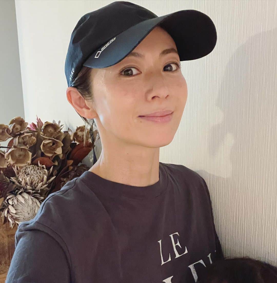畑野ひろ子のインスタグラム：「今日は、ゴルフの練習に気合いを入れるため✊強引に髪の毛しばってみました😁 なかなか上手くならずまだまだ時間がかかりそう😅 啓太さんが、練習を頑張っていたのが、今になってやっとわかる😂😂😂」