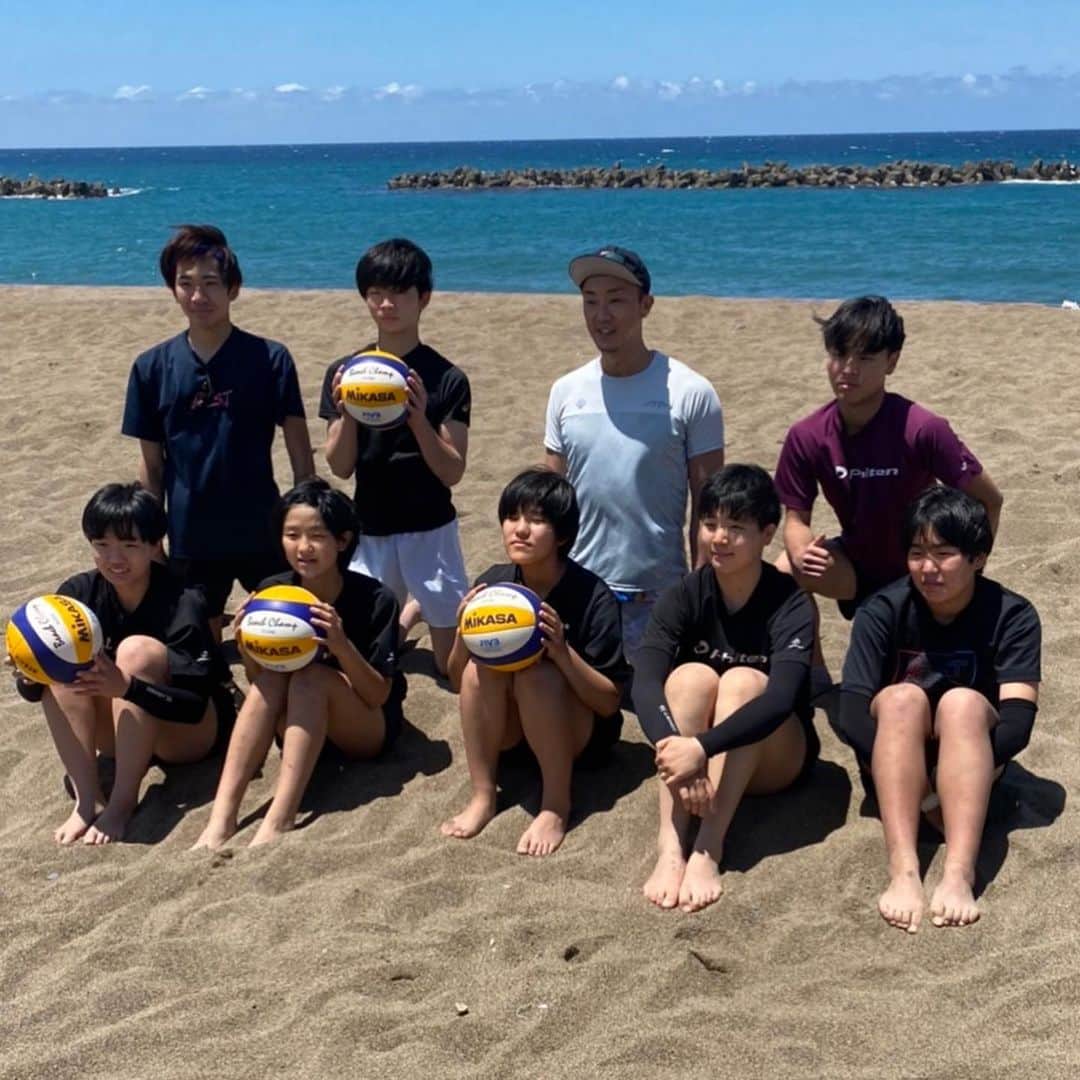 道木優輝のインスタグラム：「. 今年も福井県から依頼をうけて、スーパーアドバイザーに任命されました。 . 今まで人生をかけて積み重ねてきた知識や技術。次の世代に繋げれる環境を提供して頂き、凄く感謝しております。 . 福井県のビーチバレー発展に少しでも貢献出来るよう、これからも精進していきます。 . 生徒の皆さんお疲れ様でした！ . #地域貢献 #福井県 #ビーチバレー #スーパアドバイザー #感謝 #恩返し」