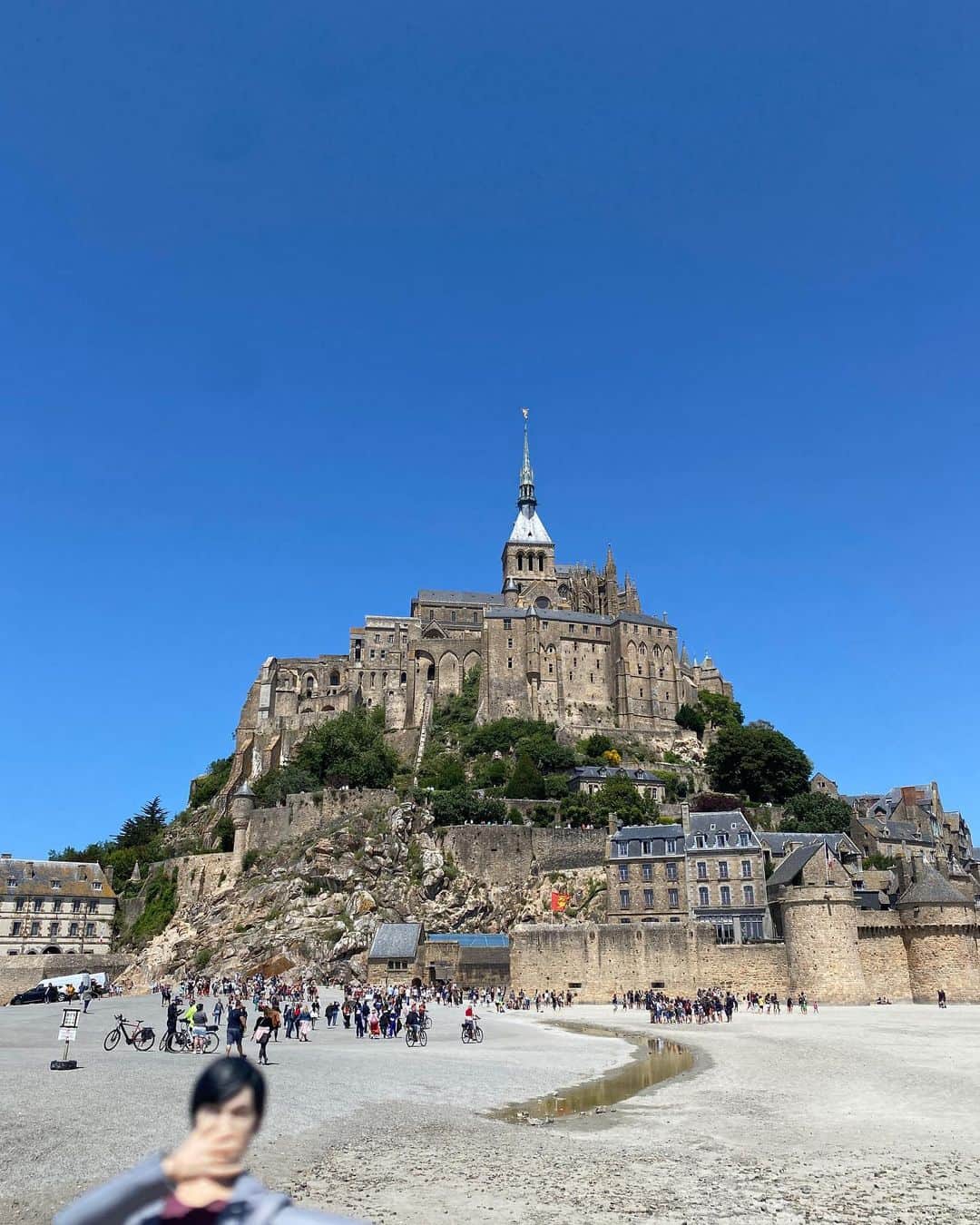 岩永徹也のインスタグラム：「モンサンミッシェルです✨ いいお天気！☀️  #Mont_Saint_Michel」