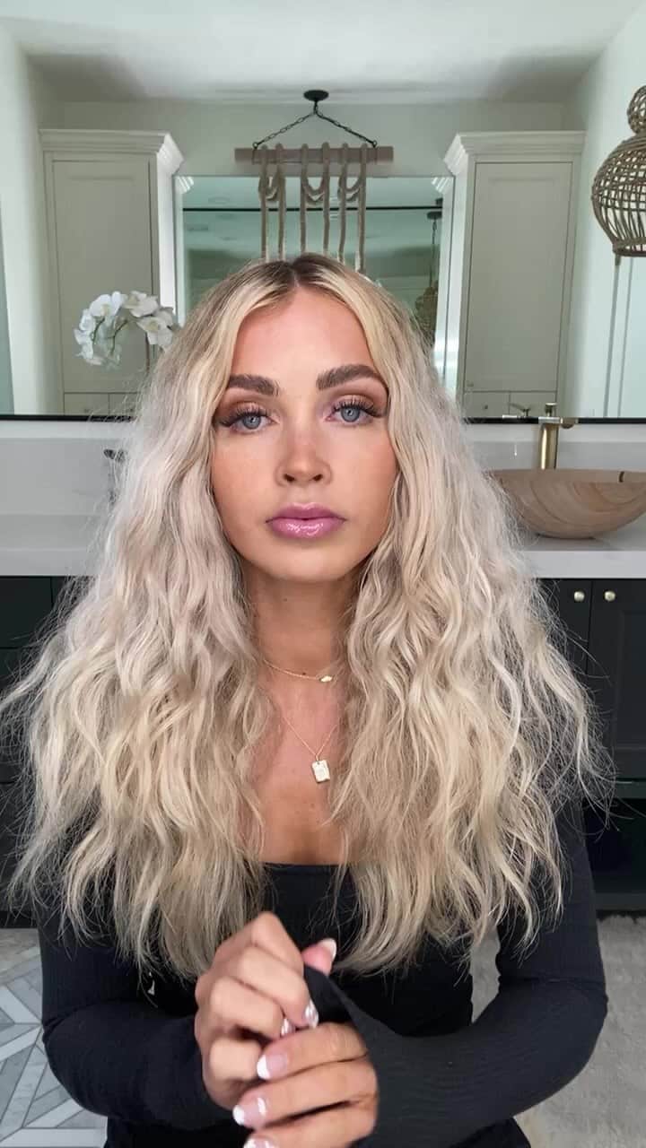 Cara Van Brocklinのインスタグラム：「LIVE all about @theburnapp launching tomorrow!! I answered a bunch of questions and went through all the programs… and even showed you guys a little sneak peek of the app! I can’t wait for tomorrow, love you all so stinking much!」