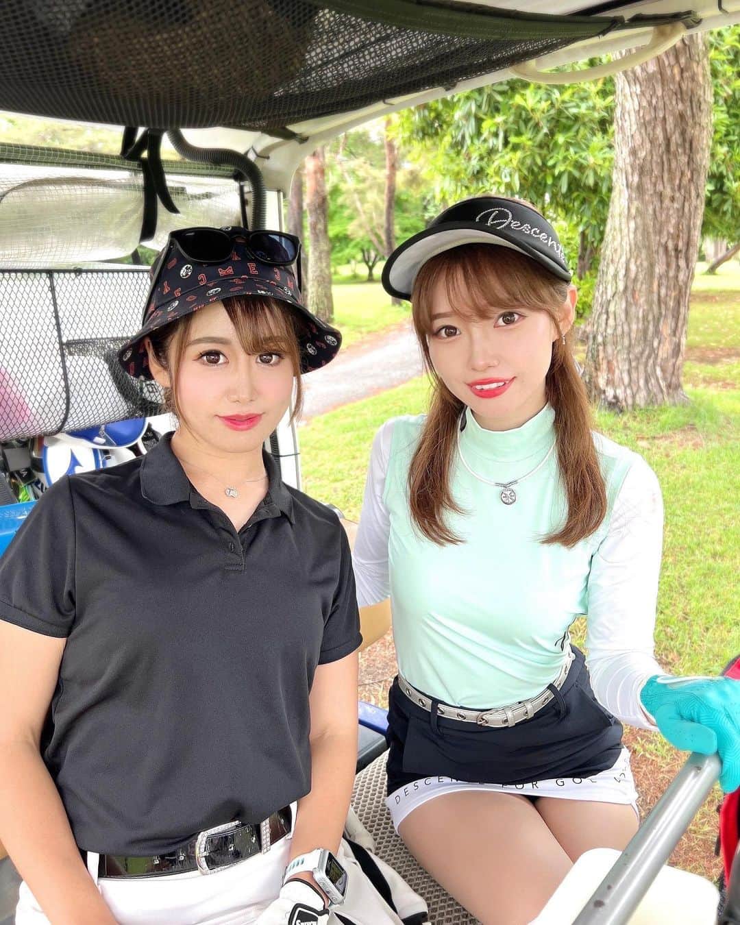 𝗠𝗮𝗶さんのインスタグラム写真 - (𝗠𝗮𝗶Instagram)「⛳️🤍  先日のコンペで 初めましてのにゃんちゃん　@otunyanpi3 と🤳 優しくしてもろて癒された1日🥹💓  ゴルフ始めたばかりなのに とってもお上手で尊敬の眼差し🤲 こんなにキュートなのにゴルフうまいってさ😍 ゴルフ愛を感じたなぁ🏌️‍♀️💕  私も頑張らなきゃって思って 2日後くらいにここ最近ずっとサボっていた 練習にかけこんだよお🐢←  久しぶりのコンペで緊張してたけど 皆さん優しくて楽しいラウンドでした⛳️🤍  （雨だったけどね、、、🤣）  主催の　 @kzm0412 くん 　@golf_nam_yuki さん ありがとうございました🙇‍♀️ お疲れ様でした💛 . . . . . . #ゴルフラウンド#ゴルフ女子#ごるふ女子 #ゴルフ好き#ゴルフばか#ゴルフ#golf #ゴルフコーデ#ゴルフファッション #ゴルフウェア#ゴルフ場」6月12日 20時22分 - mai.golf.214