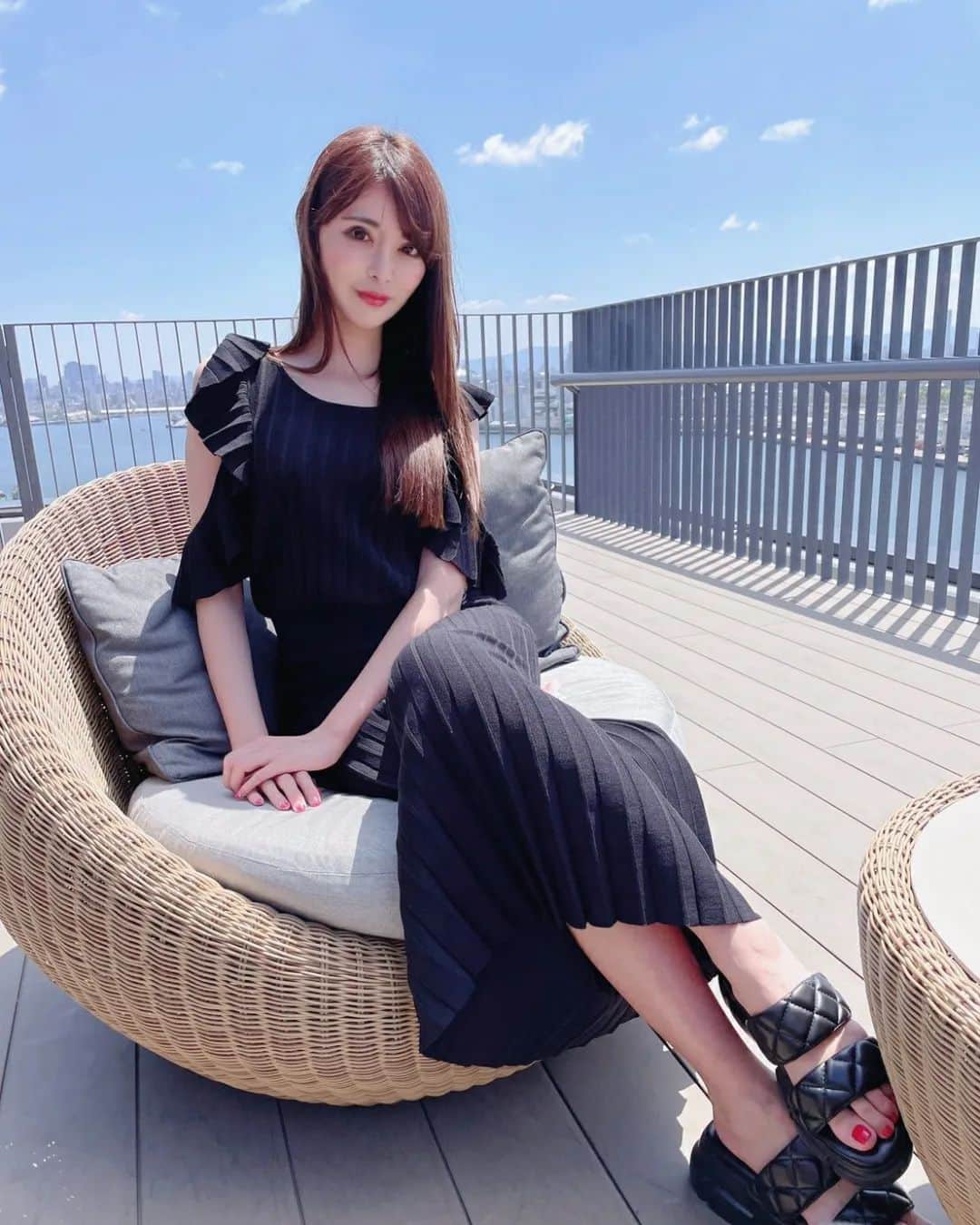 桃瀬えりなのインスタグラム：「大阪2日目はいいお天気☀⁡ ⁡⁡⁡ ⁡今回はユニバオフィシャルホテルの、リーベルホテルに泊まりました🏨⁡ ⁡⁡⁡⁡⁡ ⁡最上階フロア宿泊者専用のテラス、景色が良くて気持ち良かった❤⁡ ⁡⁡⁡⁡⁡ ⁡ディナーのステーキコースも美味しくて、天然温泉の大浴場もあり♨⁡⁡⁡(サウナも広めで水風呂もある❤)⁡ ⁡⁡⁡⁡⁡ ⁡ユニバ行く時は、またここ泊まりたいな🏨⁡ ⁡⁡ ⁡⁡⁡ ⁡#universalstudiojapan⁡ ⁡#hotel⁡ ⁡#dinner⁡ ⁡#follow⁡ ⁡#followme⁡ ⁡#大阪⁡ ⁡#大阪旅行⁡ ⁡#ユニバーサルスタジオジャパン⁡ ⁡#リーベルホテル⁡ ⁡#リーベルホテルアットユニバーサルスタジオジャパン ⁡ ⁡#ディナー⁡ ⁡#ステーキコース⁡ ⁡#テラス⁡ ⁡#桃瀬えりな」