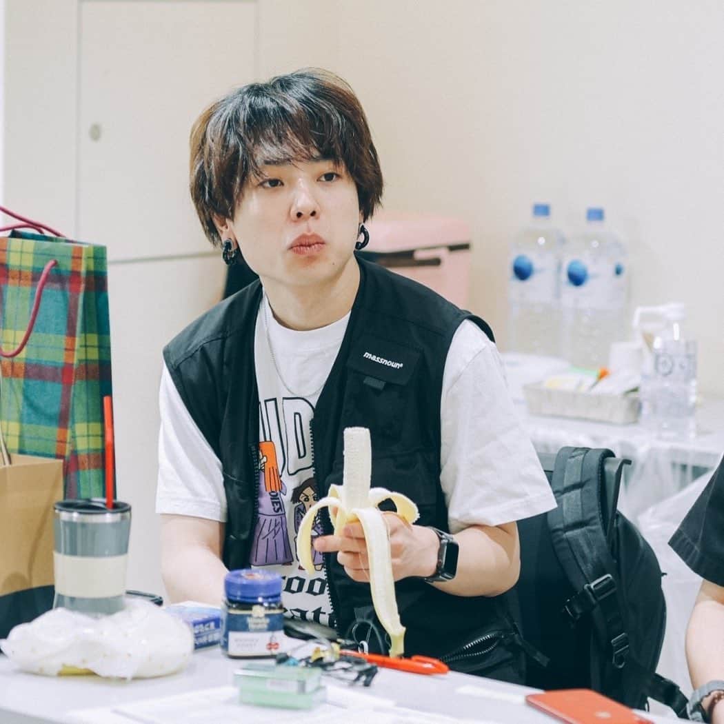 石原慎也のインスタグラム：「こんなに素でゴリラな人はじめて見た」