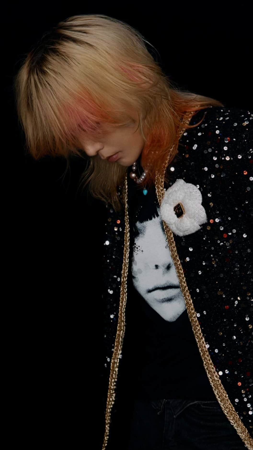 G-DRAGONのインスタグラム：「CHANEL Connects, the arts & culture podcast, returns for season 2, bringing together celebrated talents from film, art, dance, music and beyond to explore new ideas. Some are old friends, others are meeting for the first time. Available now on all streaming platforms and chanel.com. Link in bio. @chanelofficial @xxxibgdrgn   #CHANEL #CHANELConnects #GDragon #Kwonjiyong」