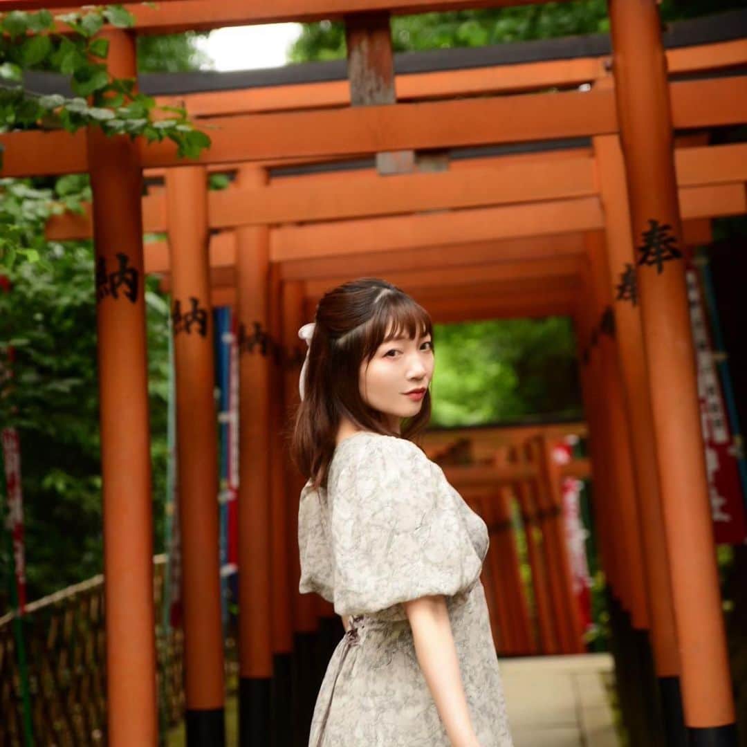 碧波彩のインスタグラム：「なんか....金田一少年の事件簿....って感じ....(˙˘˙*)? ホラーゲームに出てきそうな雰囲気、好きです でも縁結びの神様✨  #model #portrait #portrait_jpn #photogenic_jp #japaneseculture #swordfight #actor #actress  #temple #ポートレート　　#写真  #被写体　#撮影」