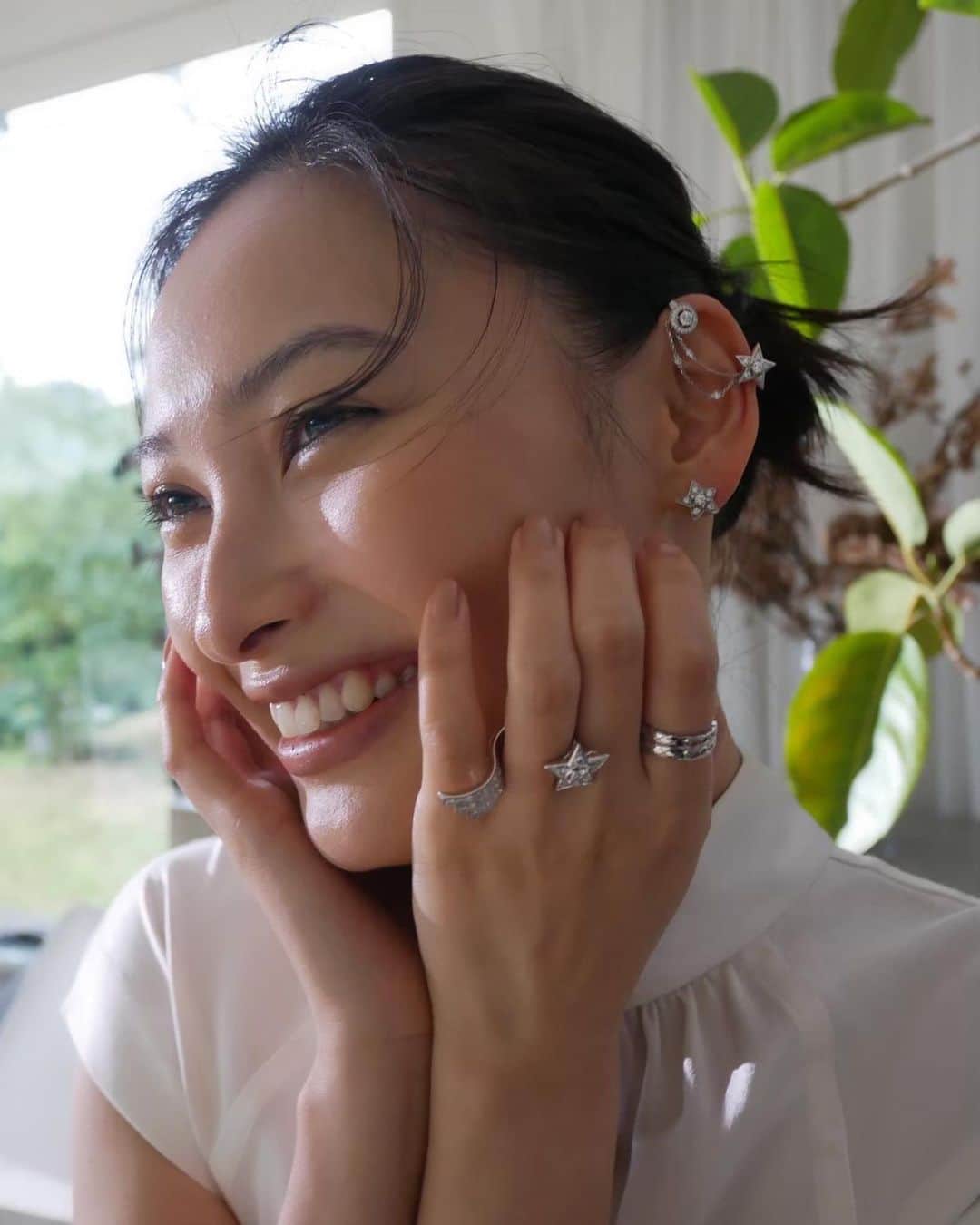 大政絢のインスタグラム：「Precious🌿 こちらは先月号のオフショット🫣  #preciousmagazine」