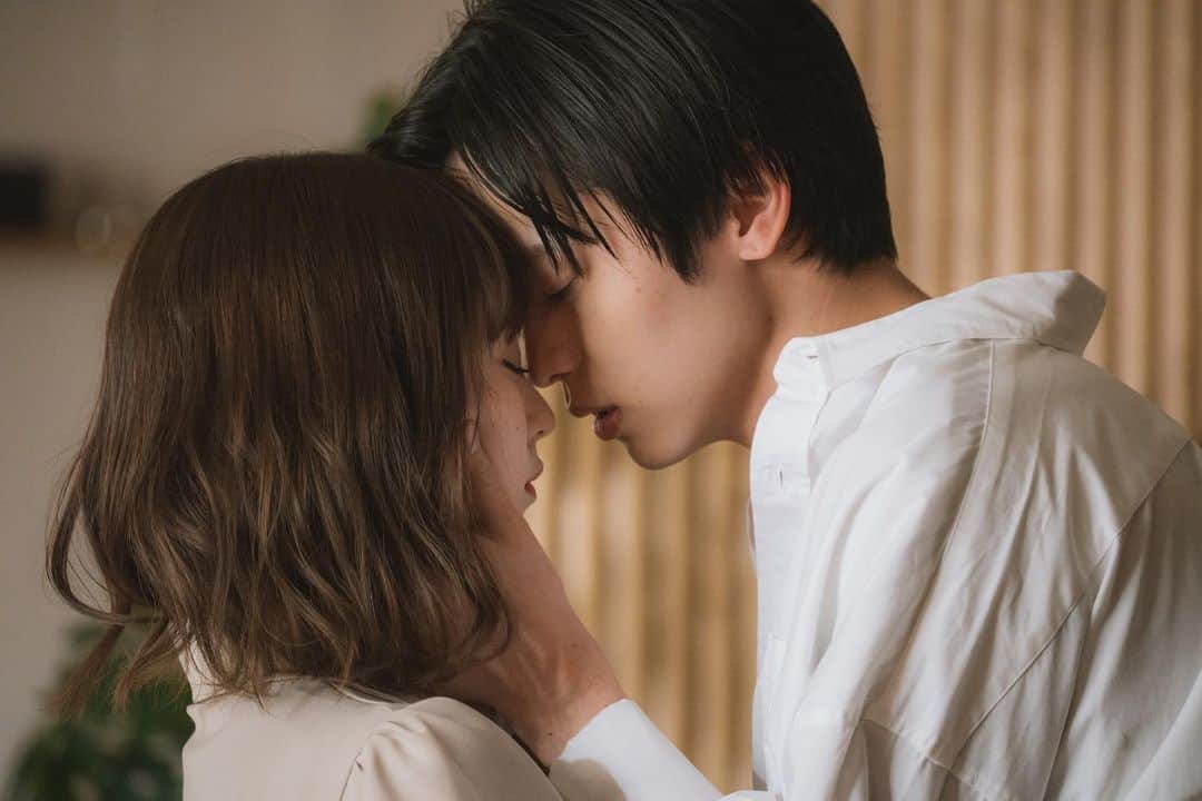 のインスタグラム：「ドラ恋第5話 ご視聴ありがとうございました‼︎  視聴者の皆さん。 告白オーディション選んでいただいてありがとうございました‼︎  初めての主演。 現場での経験も少なく、主演を取りたい気持ちとは裏腹に、正直不安しかなくて、自分が引っ張るって言霊のように言っていました。 ですが、そんなものでどうにかなるほど現実は甘くないですね。悔しい気持ちでいっぱいです。努力します。  ですが、とても良い経験をさせて頂きました‼︎ 休憩中は、美好ちゃんに今まで作った料理を見せてもらったり楽しかったです。  主演一緒に出来てよかった😌  次回の放送もお楽しみに‼︎  #ドラ恋 #恋愛ドラマな恋がしたい」