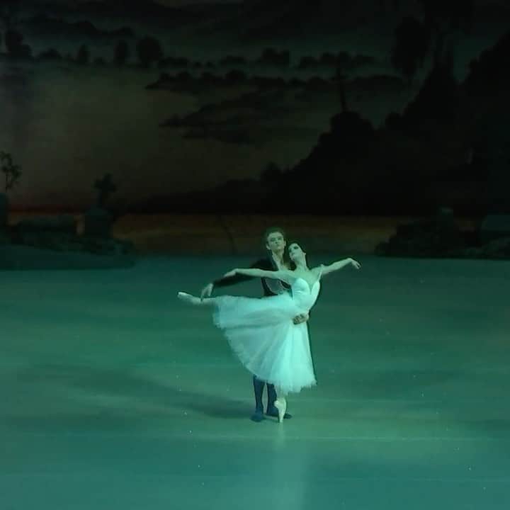 マリア・コーレワのインスタグラム：「Today I wanted to remember this Act 2 Adagio from “Giselle” with @alexandersergeev_ 🙏🏻 This is a totally unique ballet where love wins over death and it makes me shiver every time I realize it…  Do you like “Giselle”? Is it among your favorite ballets? To tell you the truth when I was little I often found the story boring but now it is not just interesting, it seems more and more fascinating every time I watch it! 🤍  Сегодня хочу вспомнить адажио из второго акта «Жизели» с @alexandersergeev_ 🙏🏻 Уникальный балет, в котором любовь в буквальном смысле побеждает смерть. Каждый раз, когда я это осознаю, пробирает до мурашек… А вам нравится «Жизель»? Назовёте в числе любимых балетов? Честно говоря, в детстве эта история казалось мне скучной, но сейчас она не просто захватывает, а с каждым разом становится все интереснее! 🤍」