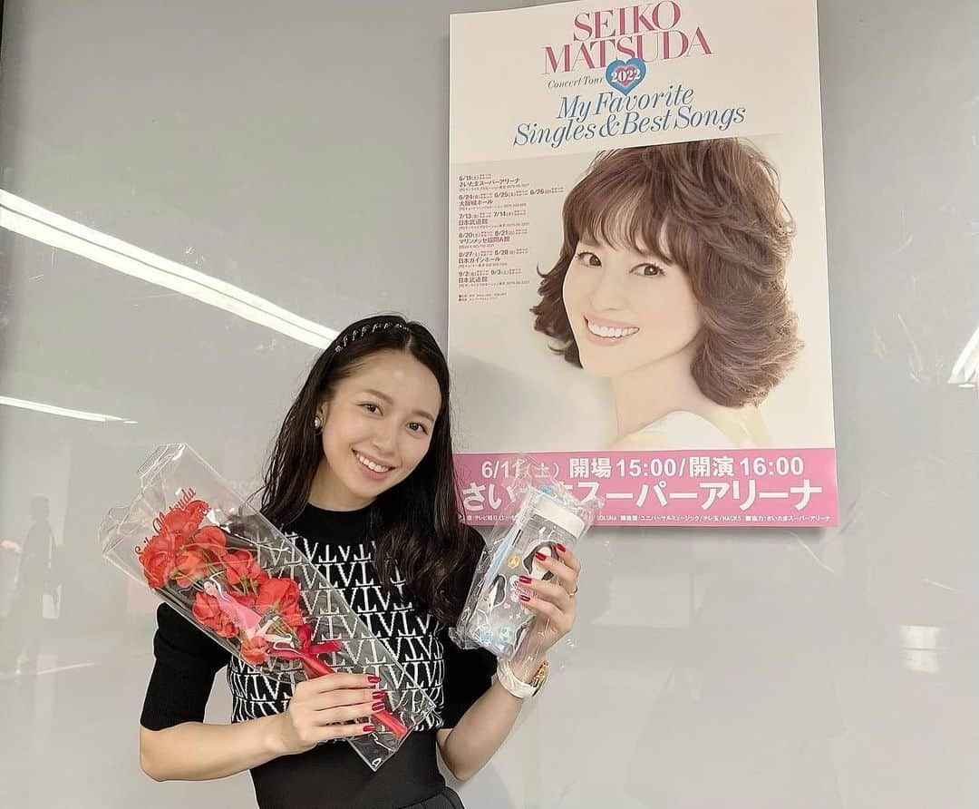 高山璃奈のインスタグラム：「⁡ 昨日は待ちに待った松田聖子さんのライブへ…✨ ⁡ 今年も最高にかっこいいオープニングで痺れました！ 数々の名曲はもちろん レコーディング以来初披露🎤という曲も聴けて、またあらたにステキな曲に出会うことができました(^^) ⁡ そして、ファンにとっても特別な曲も… 聖子ちゃんも涙、ファンも涙、涙、涙。。 思い出すだけで胸がギュッとなります ⁡ 何があっても ステージに立つ選択をしてくれたこと、 その決意と覚悟に ファンは本当に感謝しないとですね…🥲 ⁡ ⁡ 後半はいつものかわいい聖子ちゃん、 ノリノリな聖子ちゃんも見れて 幸せな気持ちになりました✨ ⁡ 今年も聖子ちゃんと同じ時間を過ごせて嬉しかったです！ ⁡ これからもずっと応援し続けます…♡ ⁡ #松田聖子 さん #聖子ちゃん #myfavoritesinglesandbestsongs  #feliciaclub #フェリシアクラブ #聖子ちゃん大好き」