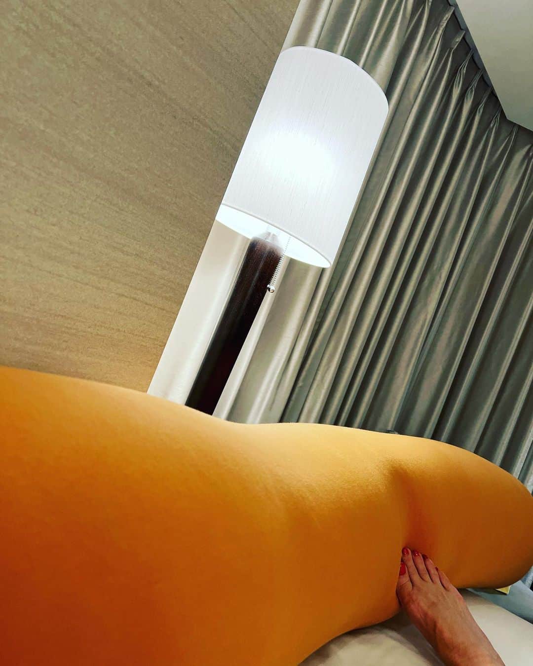 夏木マリさんのインスタグラム写真 - (夏木マリInstagram)「#yogibo  #旅 #ホテル生活   札幌は、 トレーナーから借りたYOGIBOがよかったな.....  おやすみなさい😴」6月12日 23時34分 - mari_natsuki
