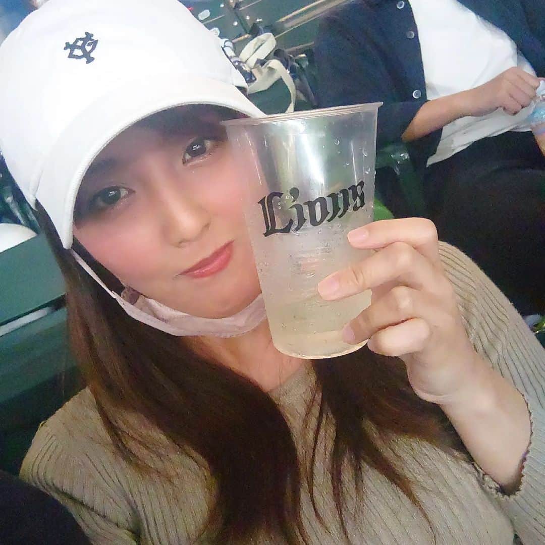 日里麻美のインスタグラム：「* ベルーナドームを主張  現地楽しい 今年はまだまだ行きたいなー 12球団制覇したいー  おやすみ  * * *  【販売中】 💠抑えきれない胸の鼓動　DVD & Blu-ray Amazonなどで購入できます 💠グラビア学園　グラビア動画&デジタル写真集　Amazon、DMMで購入できます  【TV、Web】 💠さまぁ～ずチャンネル　『訳あり女』  💠YouTube　『ひさっちゃんねる』で検索  💠橋上秀樹アナライズTV アシスタントMC  【イベント】 💠6/24  まーすた王子店ゲスト🀄 💠6/30  まーすた下北沢店ゲスト🀄 💠7/1  詳細後日 💠7/3  アイドルだらけの麻雀大会ゲスト🀄予約受付中 * * * * #乳圧女 #着衣巨乳 #水着　#ヒサグラ #圧撮 #36歳グラビア #おっぱいの大きいお姉さんは好きですか #hisato #ベルーナドーム」