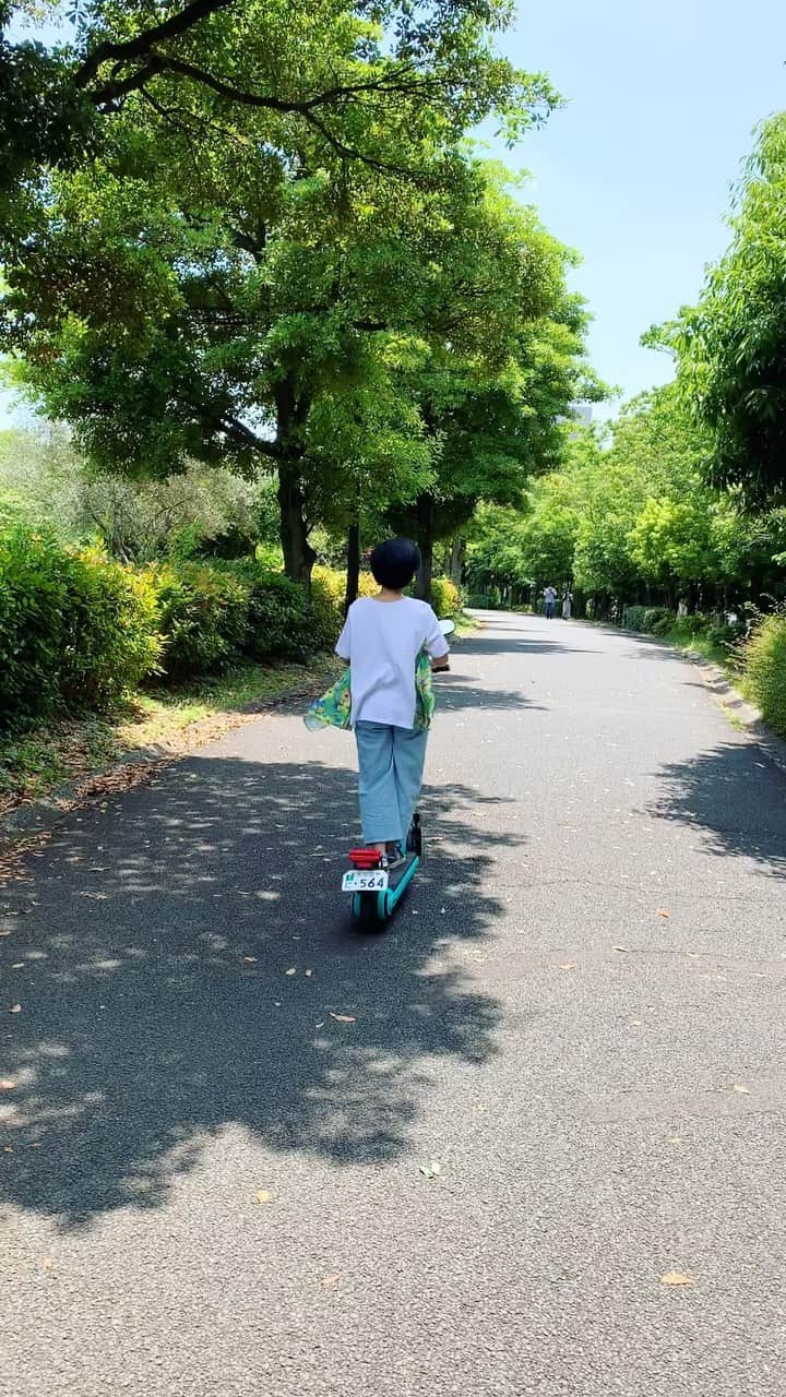 本山なみのインスタグラム：「新しい相棒🛴💓  #luup  #マイブームの予感」