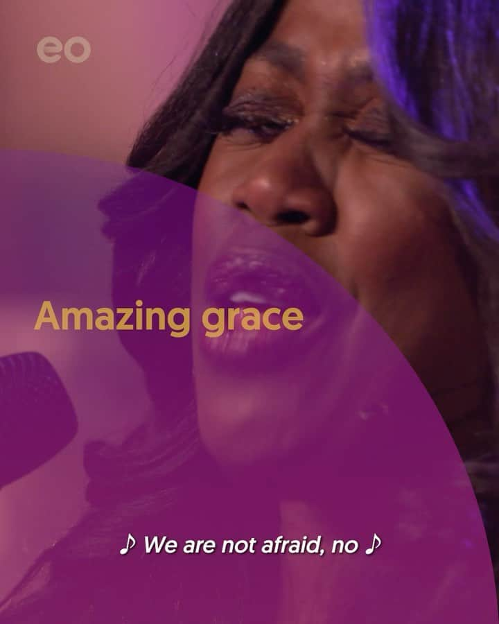 ジョヴァンカのインスタグラム：「Zo meteen op @npo1_tv om 20.24 de een-na-laatste #AmazingGrace 🔥  Met o.a een killer uitvoering van Mahalia Jackson’s We shall Overcome ❤️Coaches @bergetlewis & @shirmarouse zingen het dak eraf. Wat zeg ik, iedereen zingt het dak eraf 🔥  #gospel #anotherlevel #goodvibes  @omroepeo」