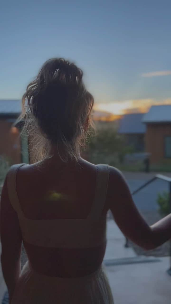 タラ・リピンスキーのインスタグラム：「@toddkap 🎥🍷」
