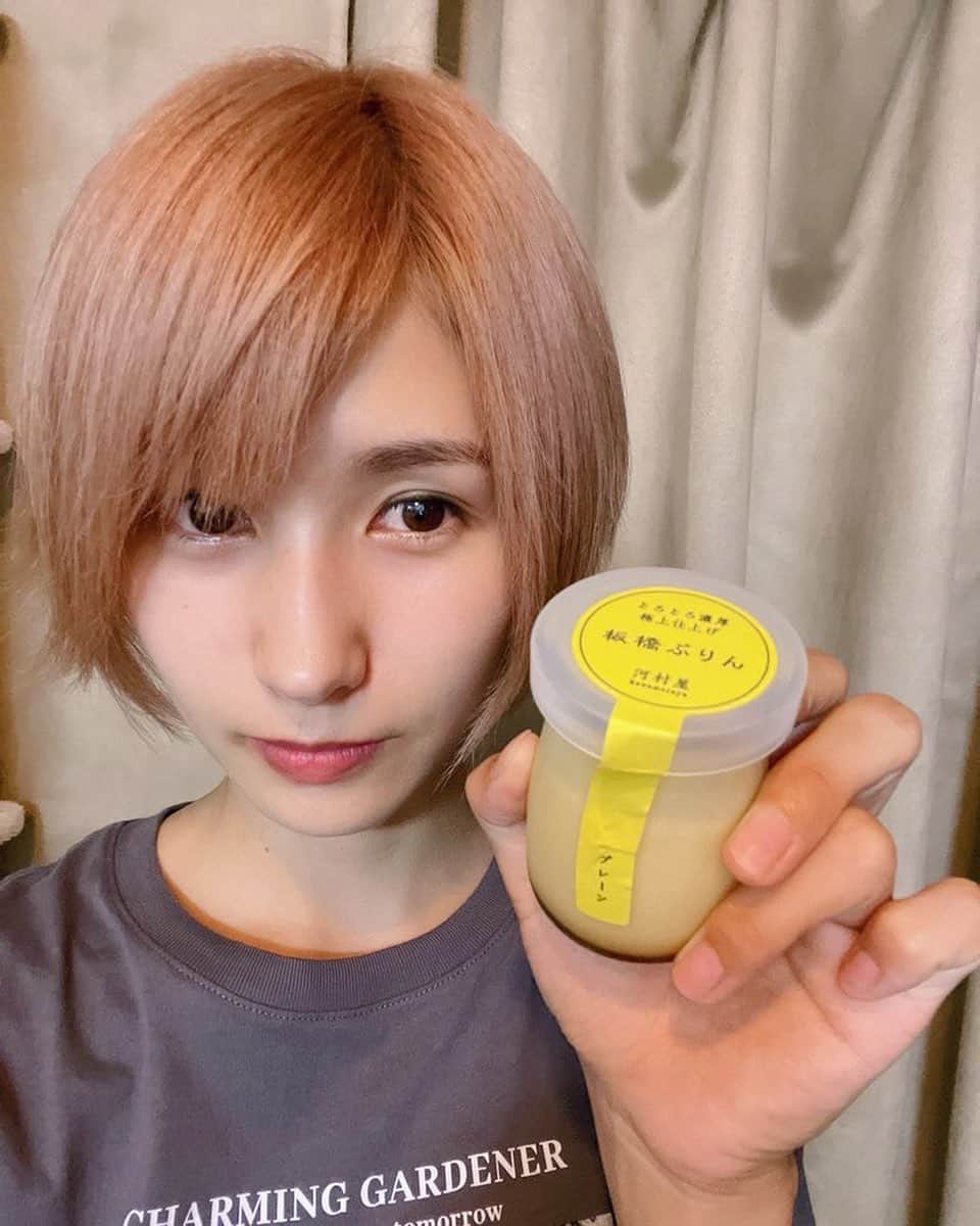加藤優のインスタグラム：「.  昨日、秦野イオンで購入した「板橋プリン」 とても濃厚で、しかし甘すぎず、 とろけるプリンで美味しかったです🍮🤤  秦野イオンに出店中の「板橋プリン」は 今日までだそうです🍮✨ ↓ (@nabe12021202 )  #秦野イオン #板橋プリン #野球」