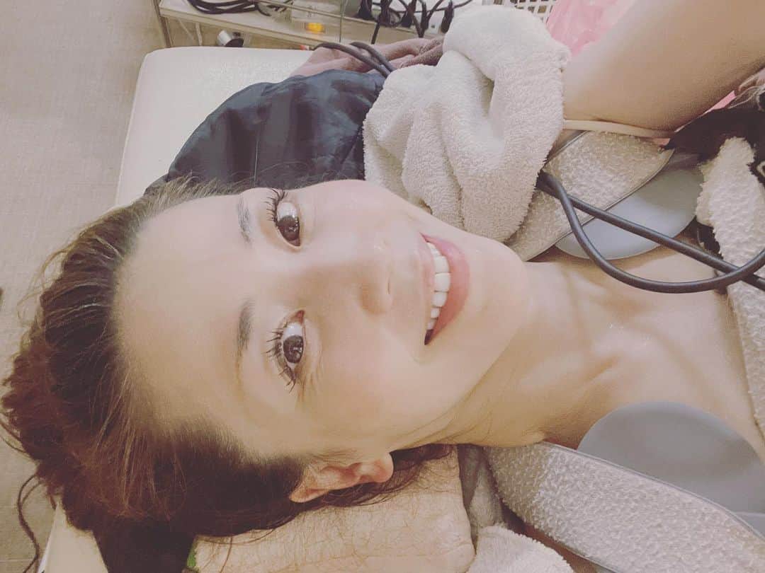 小林美香子のインスタグラム：「週末は、エルセーヌ心斎橋へ 色々な事してもらえます。 サウナ→レッドライン（筋膜剥がし）→ナーブ（アイロンみたいな機械を背中や全身当てる）→筋肉運動→マッサージ  盛りだくさんで、20年以上通ってます。  ＃エルセーヌ心斎橋 #美容 #通いやすいサロン  #汗だく女子」