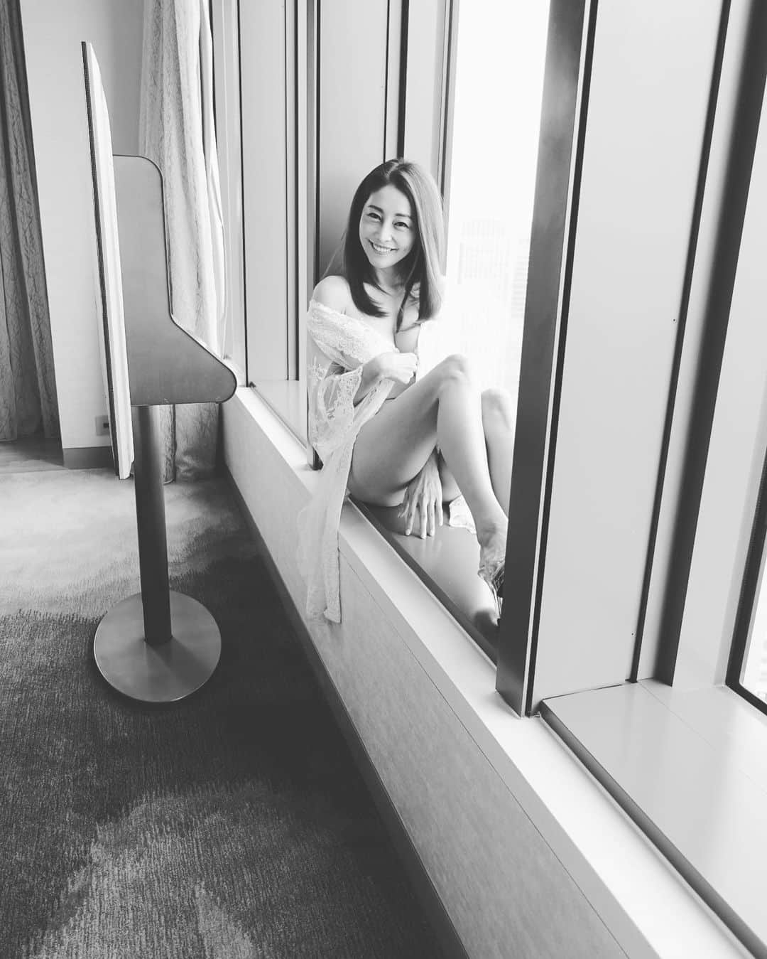 熊切あさ美さんのインスタグラム写真 - (熊切あさ美Instagram)「今日発売の週刊大衆の表紙と次のDVDのパブ載せて頂いています☺️ 買って見てね☺️❣️ 今日は暑い🌞 ちょっと外歩くだけで汗💦 水分補給忘れずに今日も頑張ります✨ 今日J-WAVE「GROOVE LINE」に18時12分から出演します☺️ 聴いてね❣️ #週刊大衆　@weekly_taishu  #表紙　#熊切あさ美」6月13日 8時14分 - asami_kumakiri