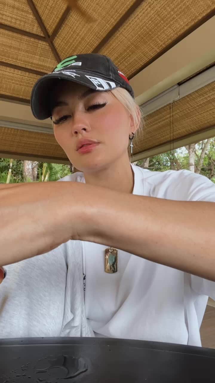 アグネス・モニカのインスタグラム：「Baliiiiii  #AGNEZMO」
