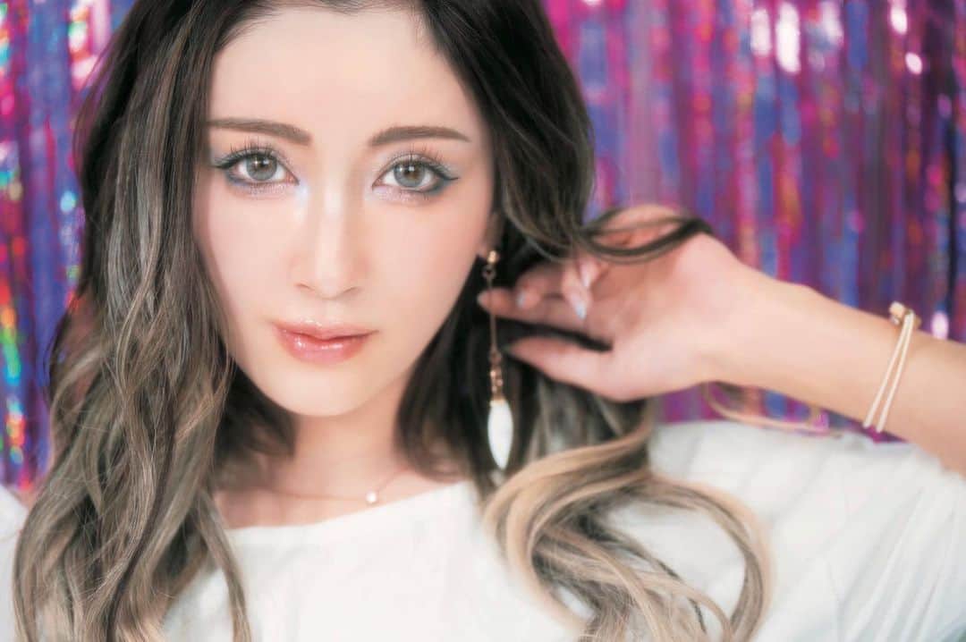 美咲あいりのインスタグラム：「🦋  ⁡ @aneageha  #makeup  #姉ageha」