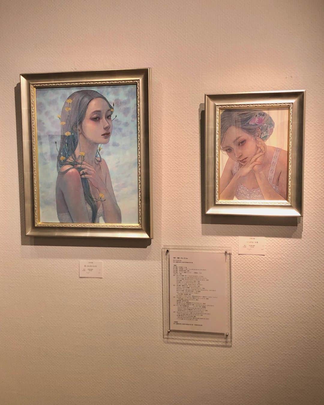 平野実穂のインスタグラム：「開催中です😊15日まで🚶  #グループ展　#銀座シックス  #artglorieux  #mihohirano  #oilpainting」