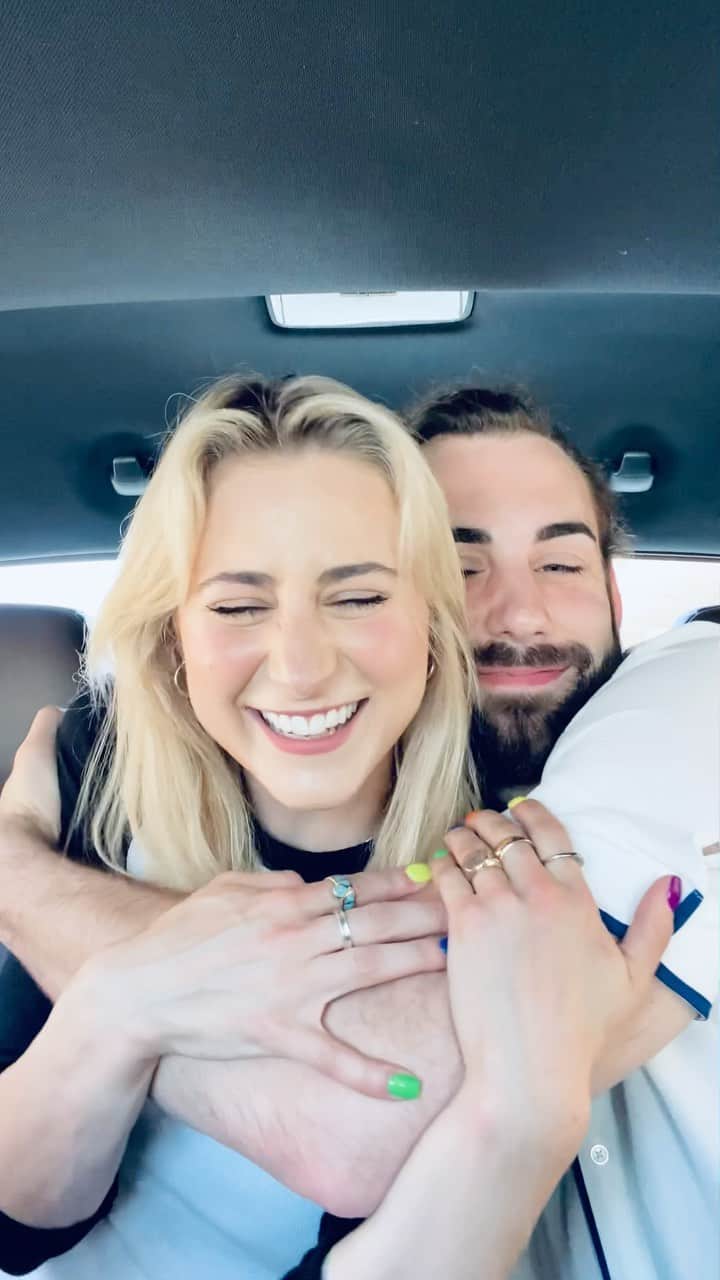 アシュリー・ケインのインスタグラム：「all the feels ❤️  Thank you to my mom, my dad, and Nina Mozer and her whole team for providing us with all the resources we would need to make our dreams a reality and for instilling a belief in us that we could accomplish anything we set our minds and hearts to. From the beginning, your faith in us never wavered. We will take the lessons you have taught us into everything we do in life. Like we said, so many people were a part of our journey and we appreciate you so much.   and if you have no idea what our reference is at the end then your homework is to go watch the devil wears prada right now🙏🏻  Love to all of you & see you soon!」