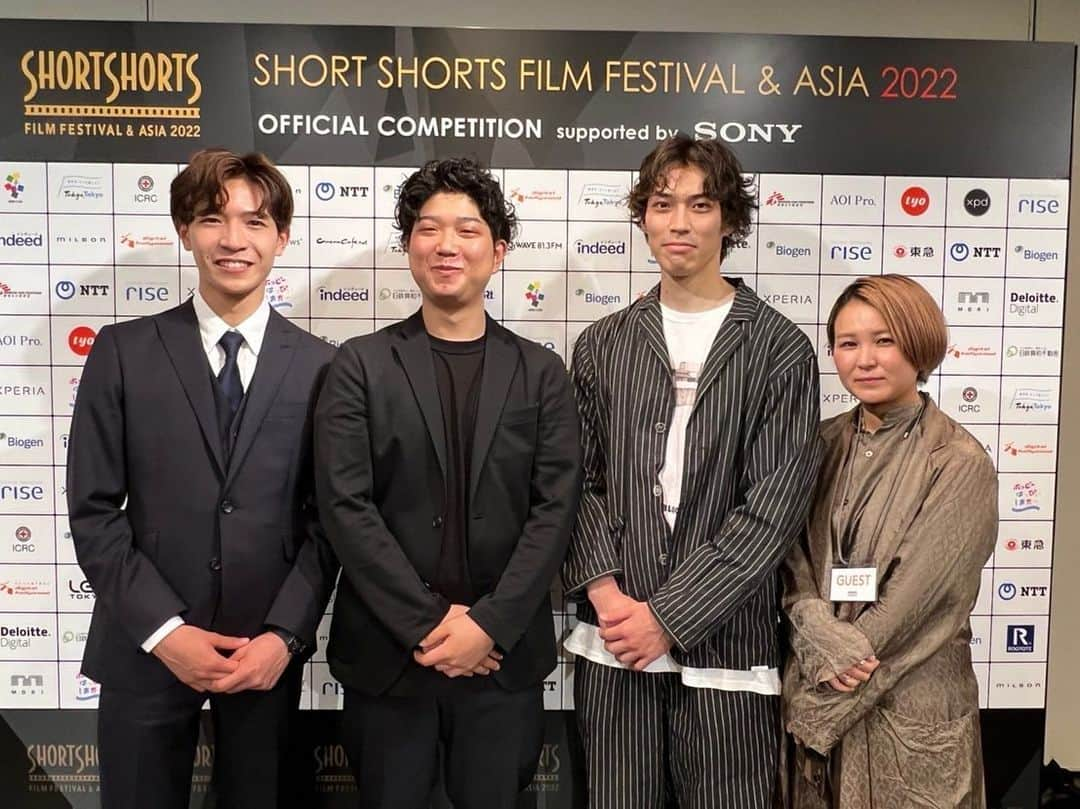 中谷太郎のインスタグラム：「SHORTSHORTSFILMFESTIVAL 忘れられない  表参道ヒルズで上映をし、舞台挨拶させて頂きました。 当日足を運んで下さった方、オンラインで観て頂いた方 本当にありがとうございます。 幸せな時間でした。  またこの場に戻って来れるように頑張りたいと思います！  #shortshortsfilmfestival  #unforgettable  #忘れられない   @junki_tachibana  @nishitani_sena  @natumisato  @nowhaw_pajama  @tangtang_design」