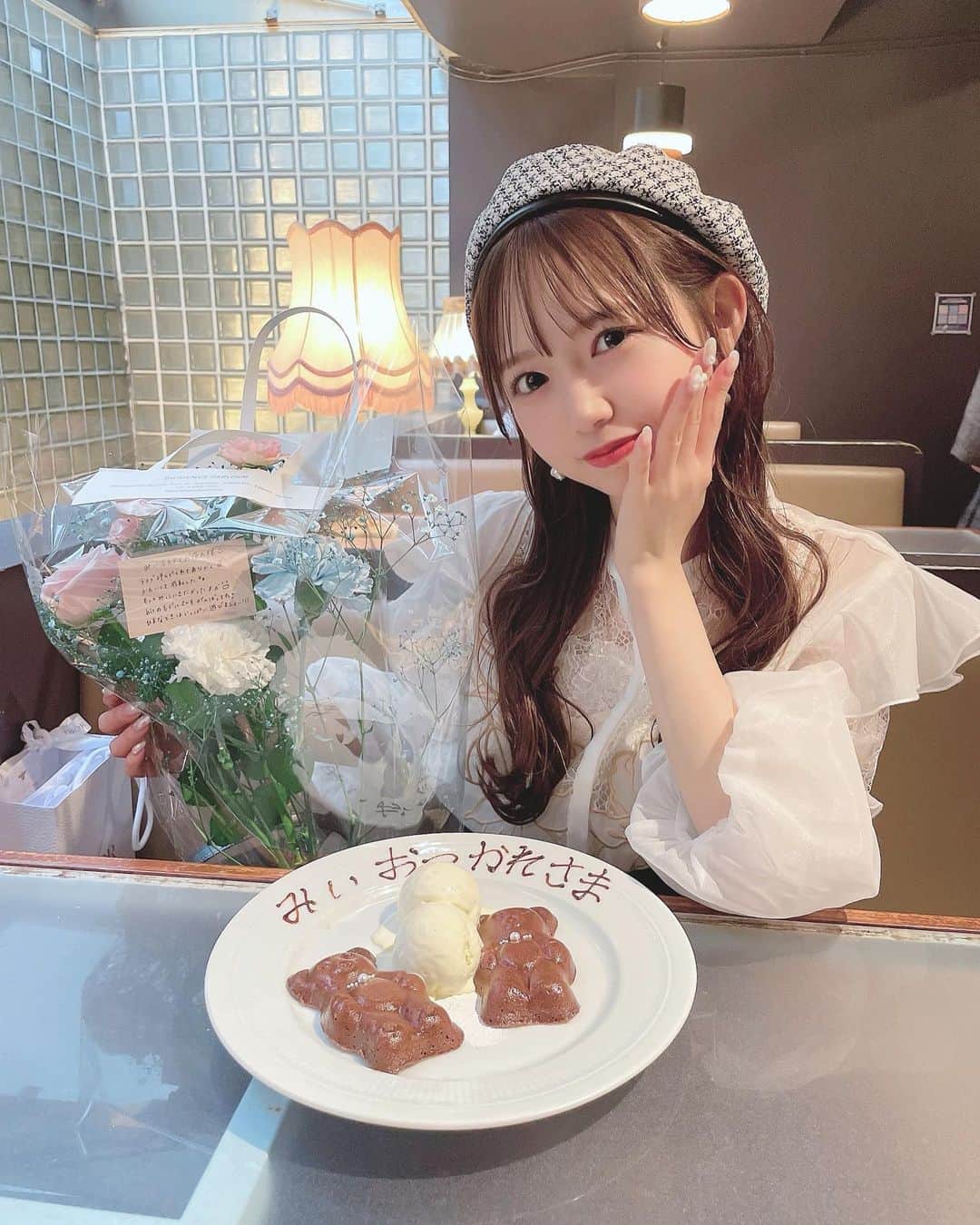 畑美紗起のインスタグラム：「お友達がおつかれさまで 素敵なお店連れていってくれたりプレートもだしてくれたり🧸🤍  とってもうれしいね〜💐  #春コーデ #ファッション #ファッションコーデ #髪型 #カフェ #ヘアアレンジ #今日のコーデ #ラストアイドル #畑美紗起 #春 #fashion #fashiongram #fashionista #ootd  #ootdfashion  #instafashion #dailylook #hairstyle #outfit #hair #japanesegirl #japanese #みちゃしふく」