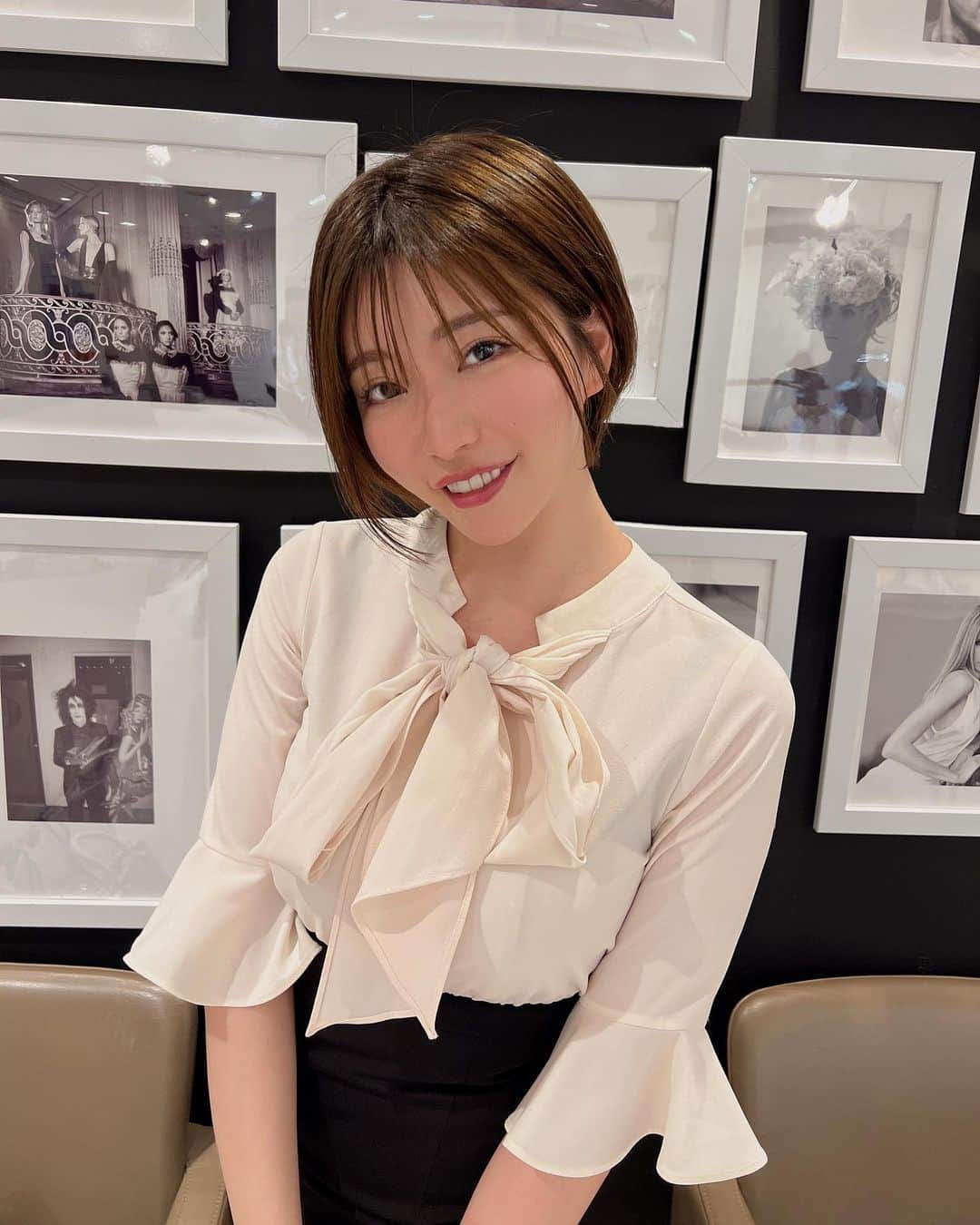 のインスタグラム：「2ヶ月で髪が4センチ近くのびてました✂︎ 首がスッキリ見えるのでこのくらいが好き まあるいショート💗 松本さんありがとうございました🥳   #ショートヘア  #ショートボブ  #ショートカット  #夏ヘア  #ミニボブ  #表参道美容室  #shorthair #kawaii」