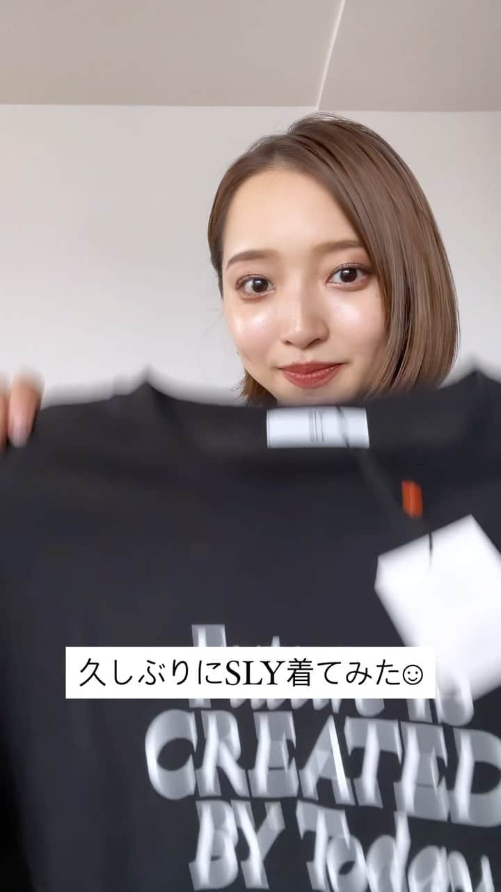 かんだまのインスタグラム：「元同僚からの激励プレゼント🥹🖤 全身 @sly_official を着たのはいつぶりだろ！ちょっと若いかな〜なんて思ってたけど、合わせ方次第でコーデは全然いけたわ☺︎問題はサイズね🤫笑  #SLY #モノトーンコーデ #30代ファッション #夏コーデ #オールブラック #マタニティコーデ #だま服」
