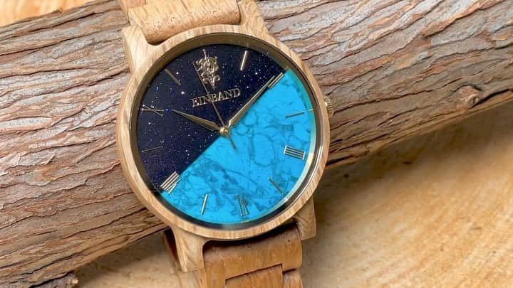 EINBAND -アインバンド-のインスタグラム：「夜空をイメージした木製腕時計🌌  既に沢山の方からお問合せいただいております。  今週中に詳細発表致しますのでもうしばらくお待ちくださいませ。  #EINBAND  #木製腕時計 #星空 #ターコイズ」