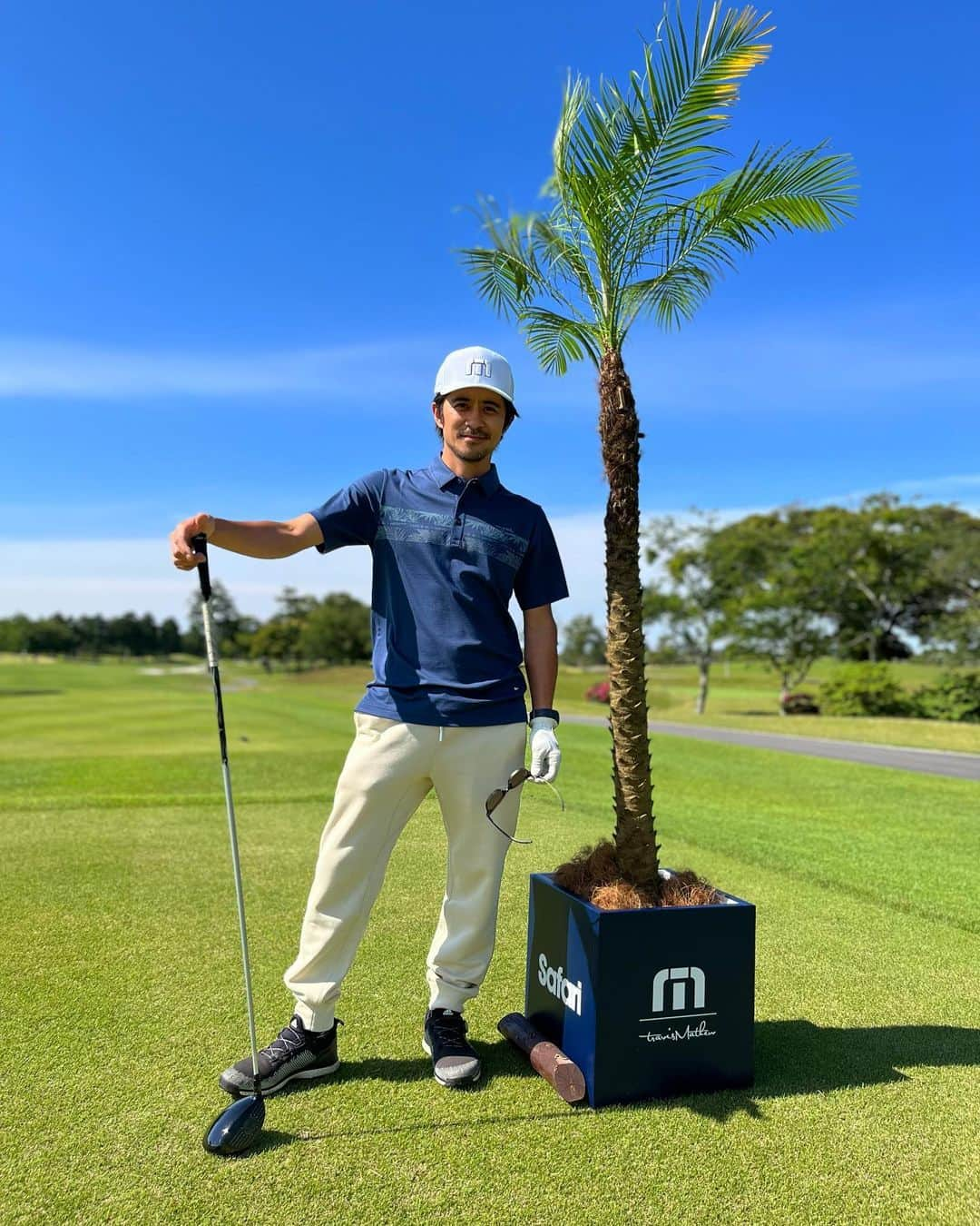 斉藤祥太のインスタグラム：「今日はSafariのコンペに参加させてもらいました⛳️ 初めましての方も多い中、 天気も最高でゴルフ楽しめました！ ありがとうございました！ ゴルフ焼けがちょいひどめ😂 enjoy golf!!🤙 #Safari #porsche  #travismathew  #tagheuer  #golf  #enjoygolf  #ザロイヤルゴルフクラブ  #斉藤祥太」