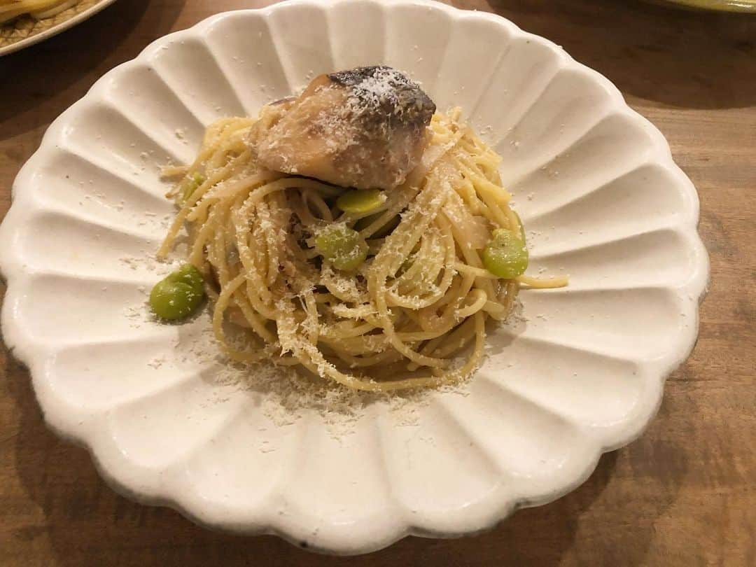 yu__gohanさんのインスタグラム写真 - (yu__gohanInstagram)「2022.6.13 ・ 白身魚と空豆のパスタ 生姜醤油で和風に 赤玉ねぎもたっぷり 久しぶりのパスタ ・ #夕飯 #暮らし」6月13日 20時18分 - _yuki_kikuchi