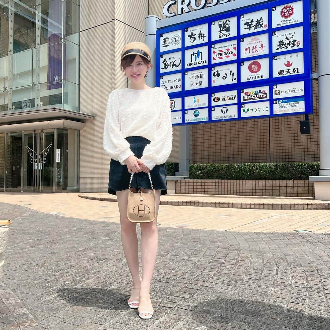 里美ゆりあのインスタグラム：「みなとみらいに遊びに行ってきました🌻  プチ同窓会で屋形船🚢✨  また横浜まで皆に会いに行こっと🥰  #同窓会 #friends  #みなとみらい #横浜 #里美ゆりあ #yuriasatomi  #hermes  #新色 #チャイ」