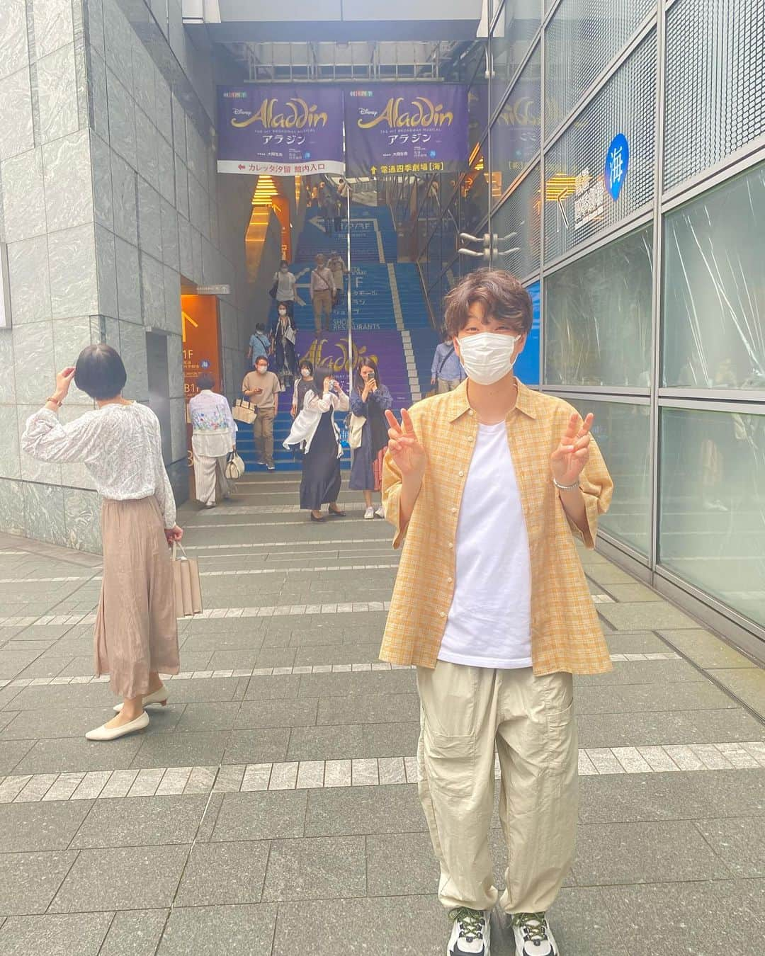 木下栞のインスタグラム：「. 先日、劇団四季アラジンを観てきました🧞‍♂️🪔 . 月曜日が休演日のためシーズン中はなかなかいけず やっとやっとの念願でした☺️✌️ . とっても楽しかった！！！ とっても引き込まれた！！！ すごすぎてあっという間でした〜 . ほかの作品も観に行きたいなあ🤡🤡💯 . #劇団四季 #アラジン #劇団四季アラジン #WEリーグ #ちふれASエルフェン埼玉 #女子サッカー」